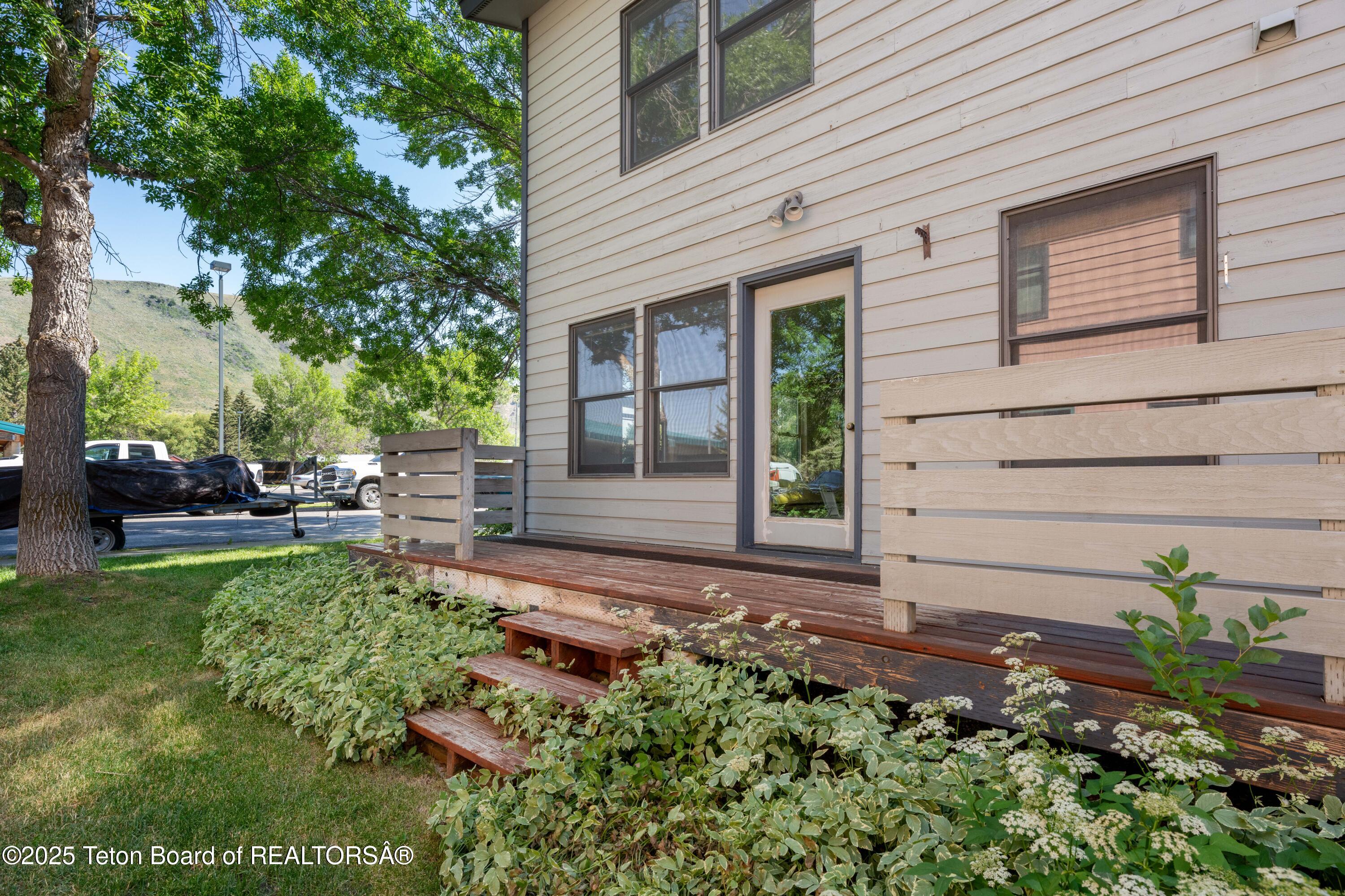 1070 ELK RUN Lane, 5
