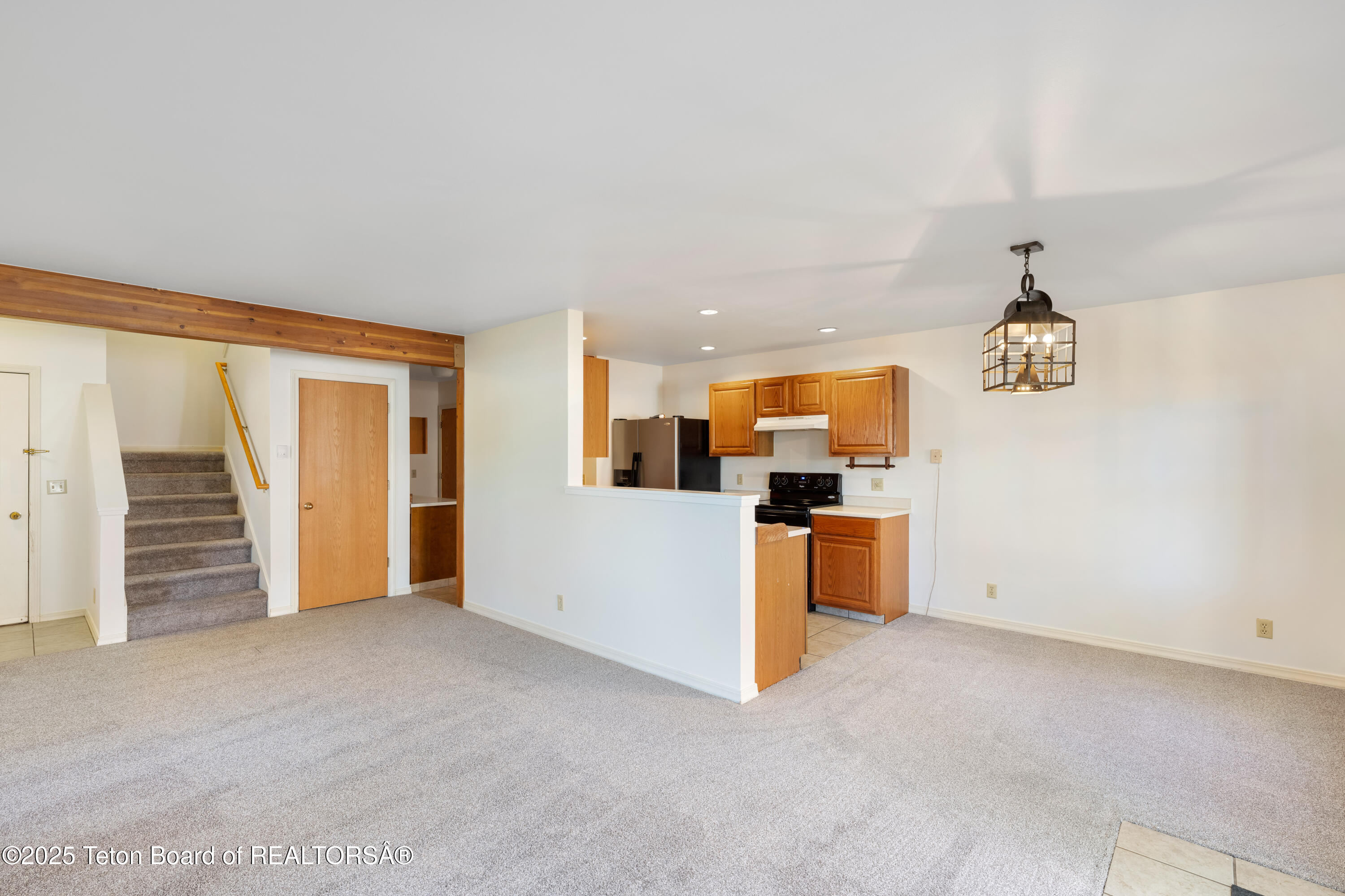 1070 ELK RUN Lane, 5
