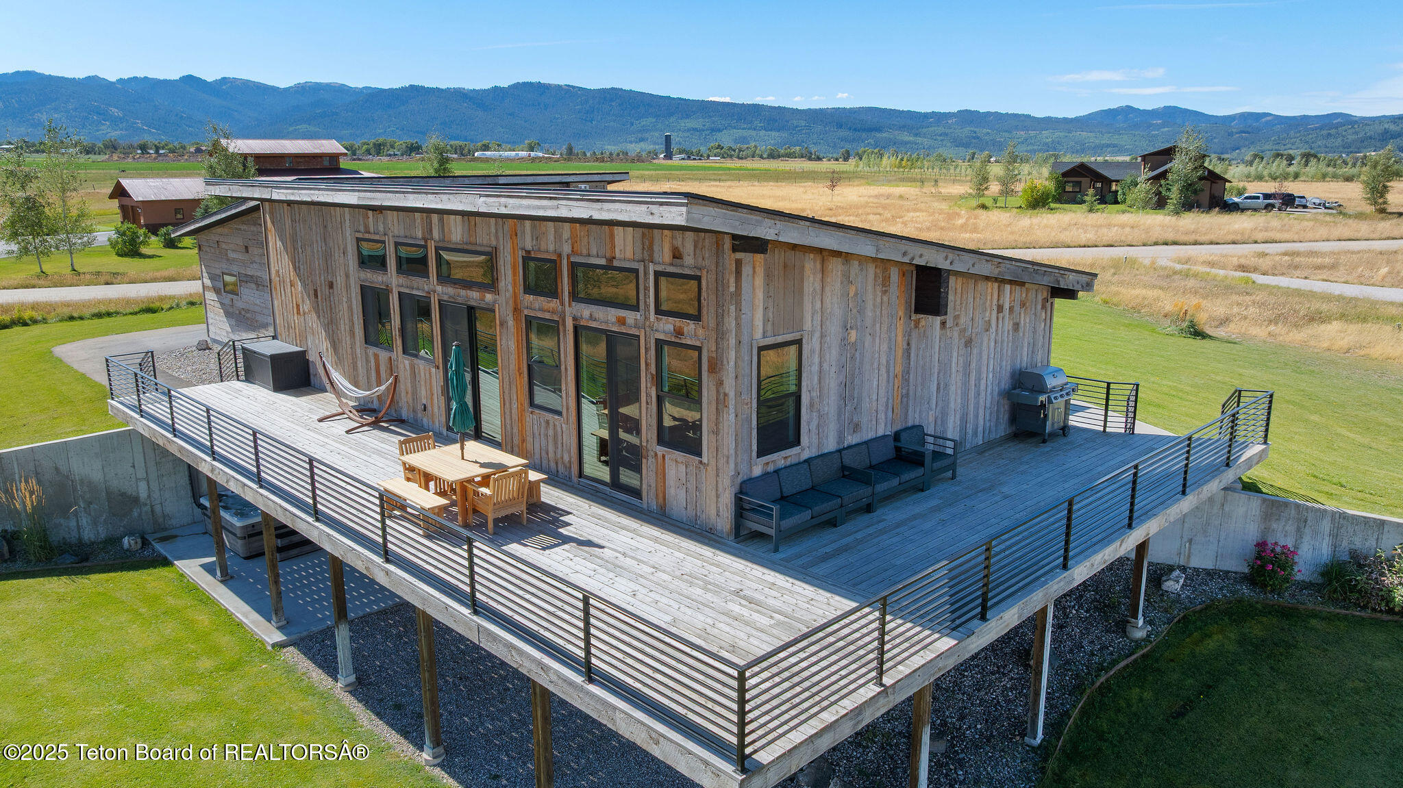 1410 RUNNING HORSE Trail