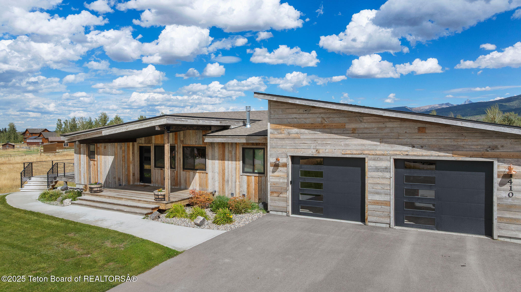 1410 RUNNING HORSE Trail