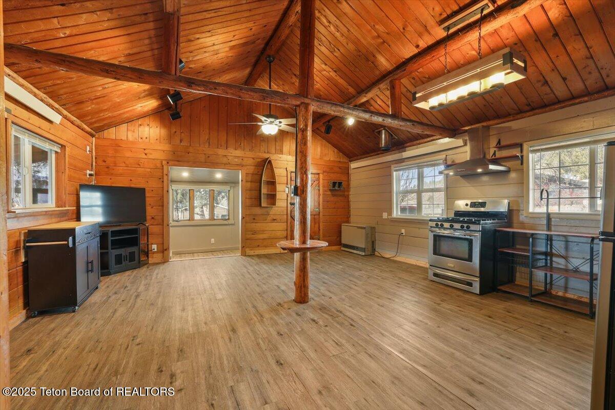 16 FOOTHILL Boulevard