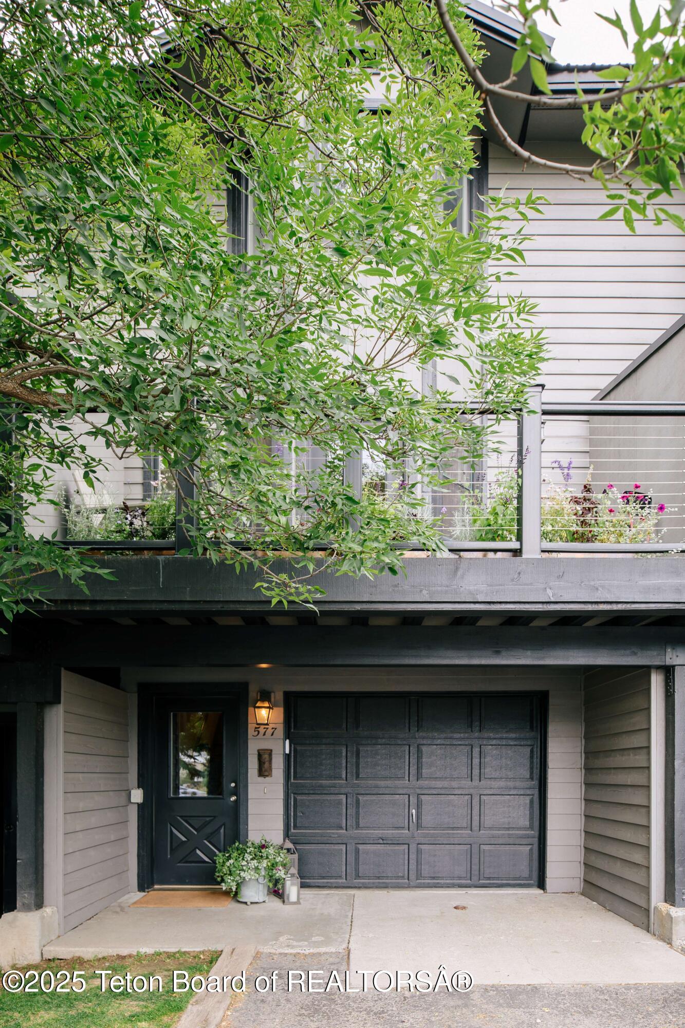 577 W BROADWAY Avenue