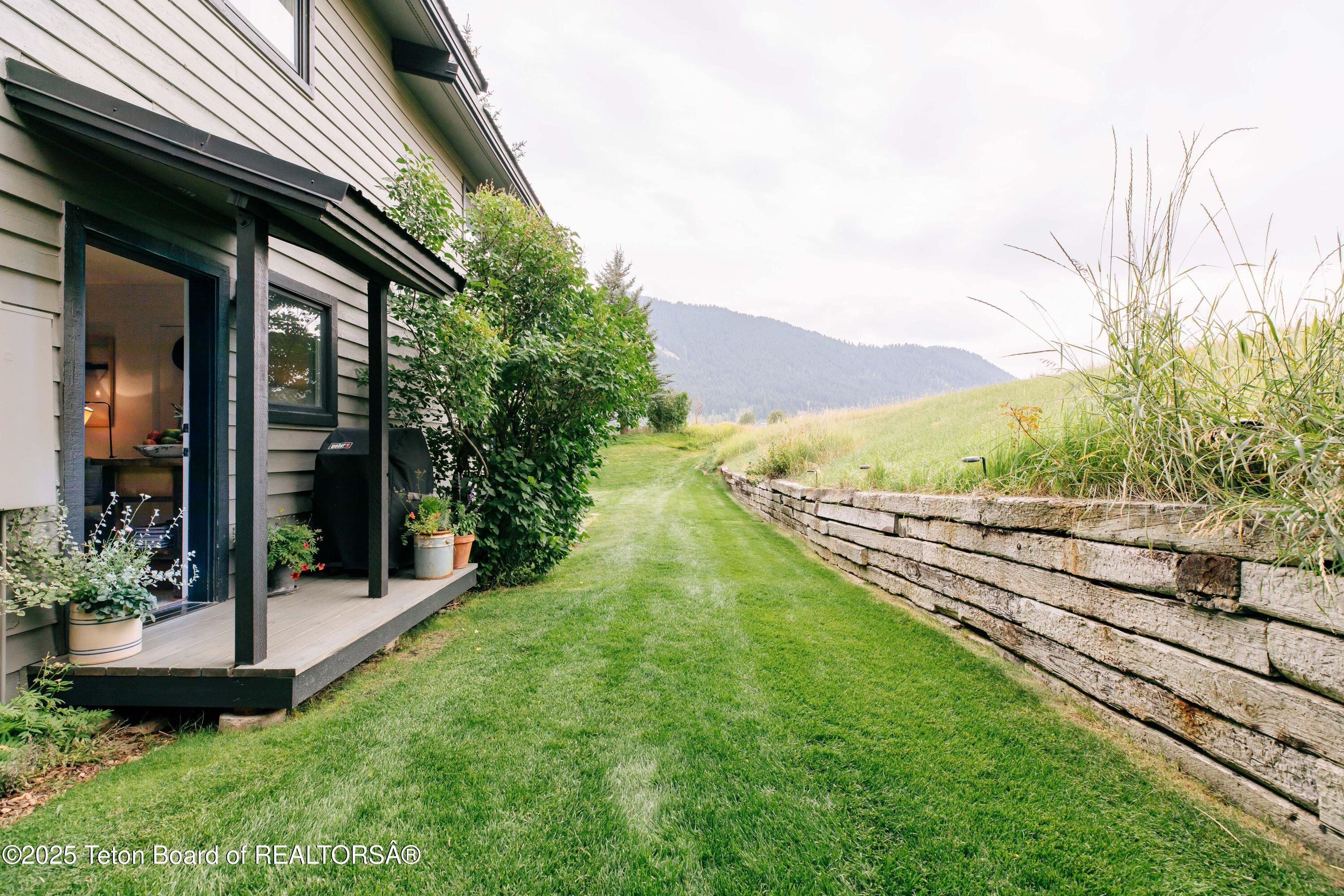 577 W BROADWAY Avenue