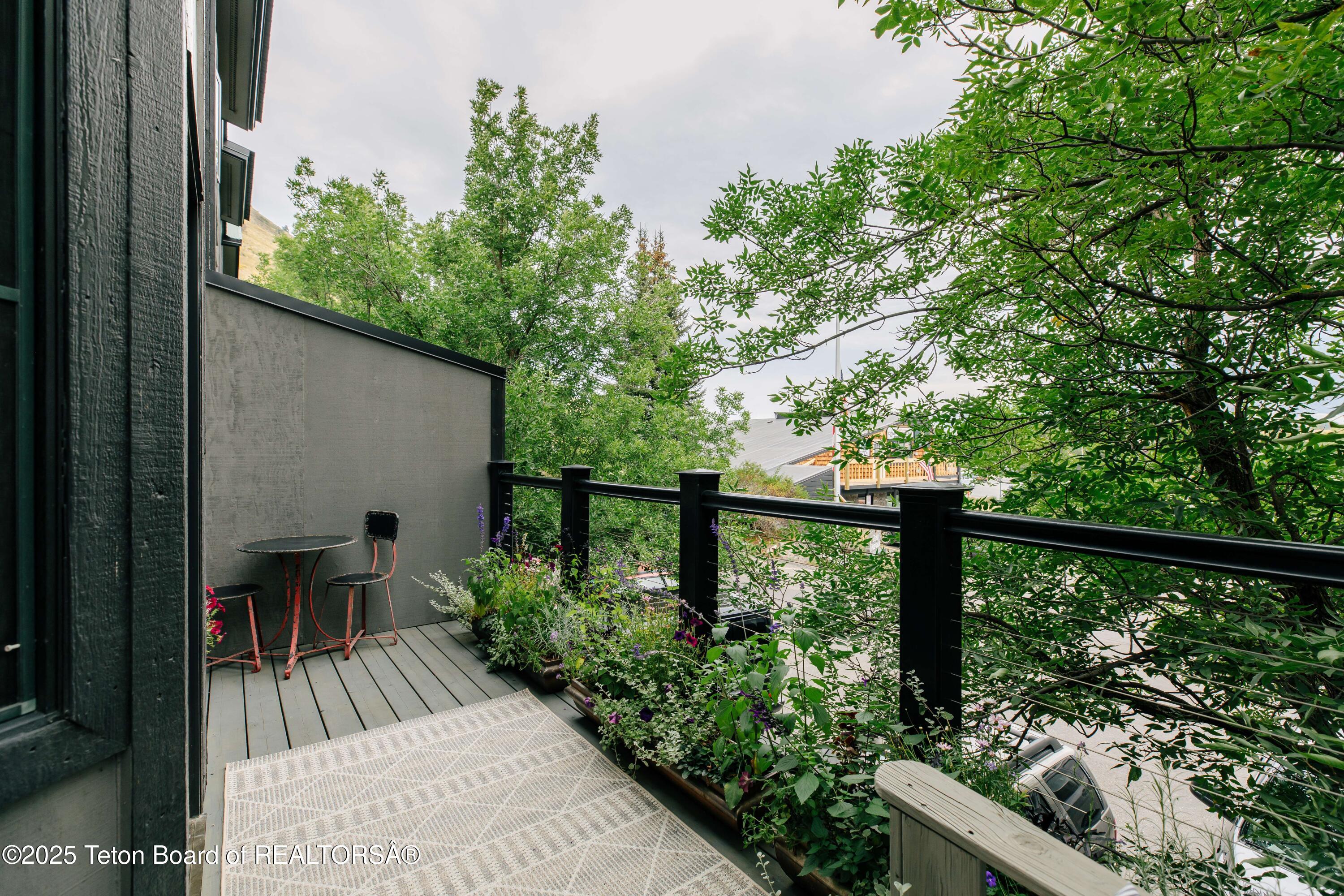 577 W BROADWAY Avenue