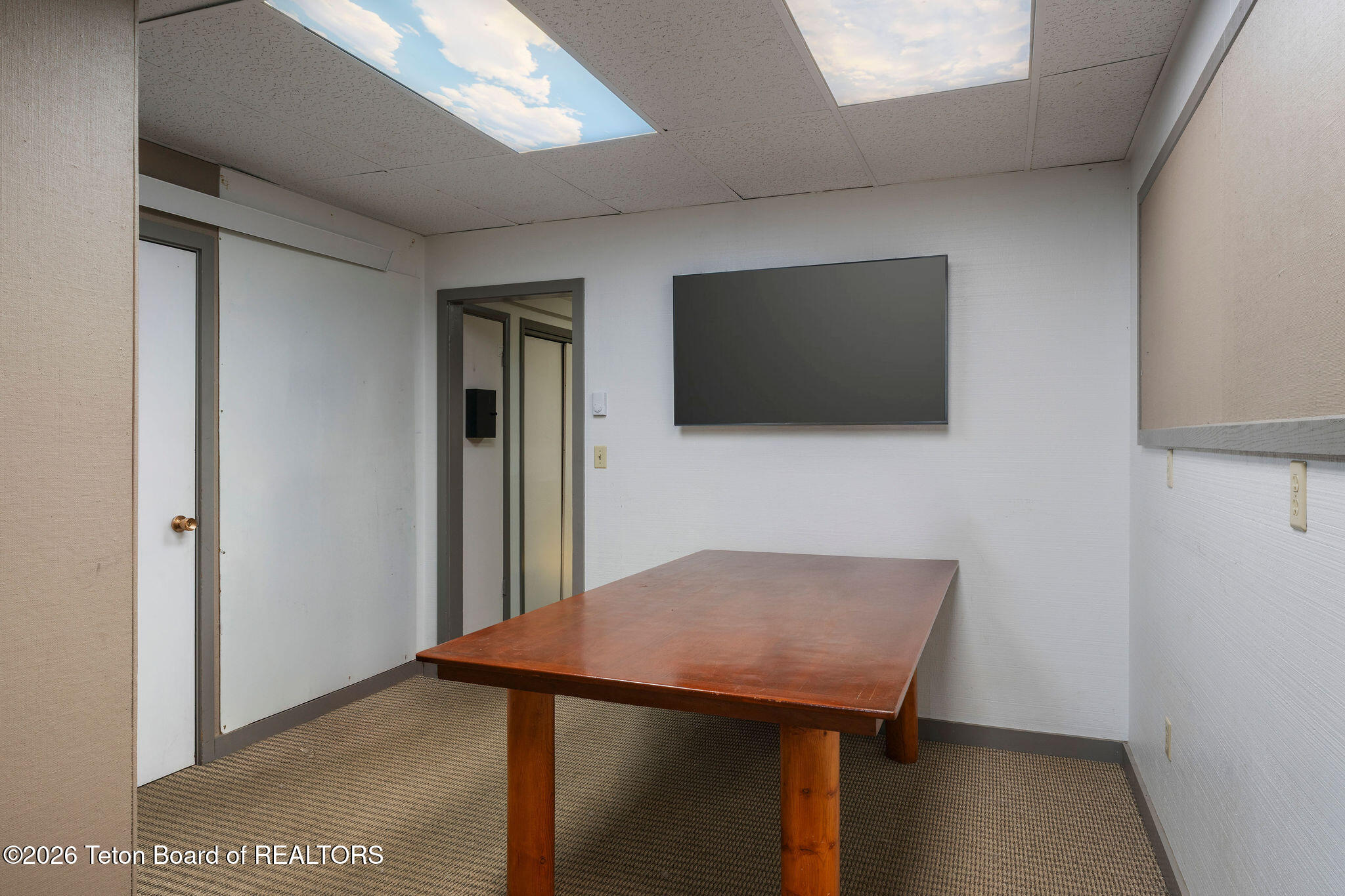 1200 GREGORY Lane UNIT B