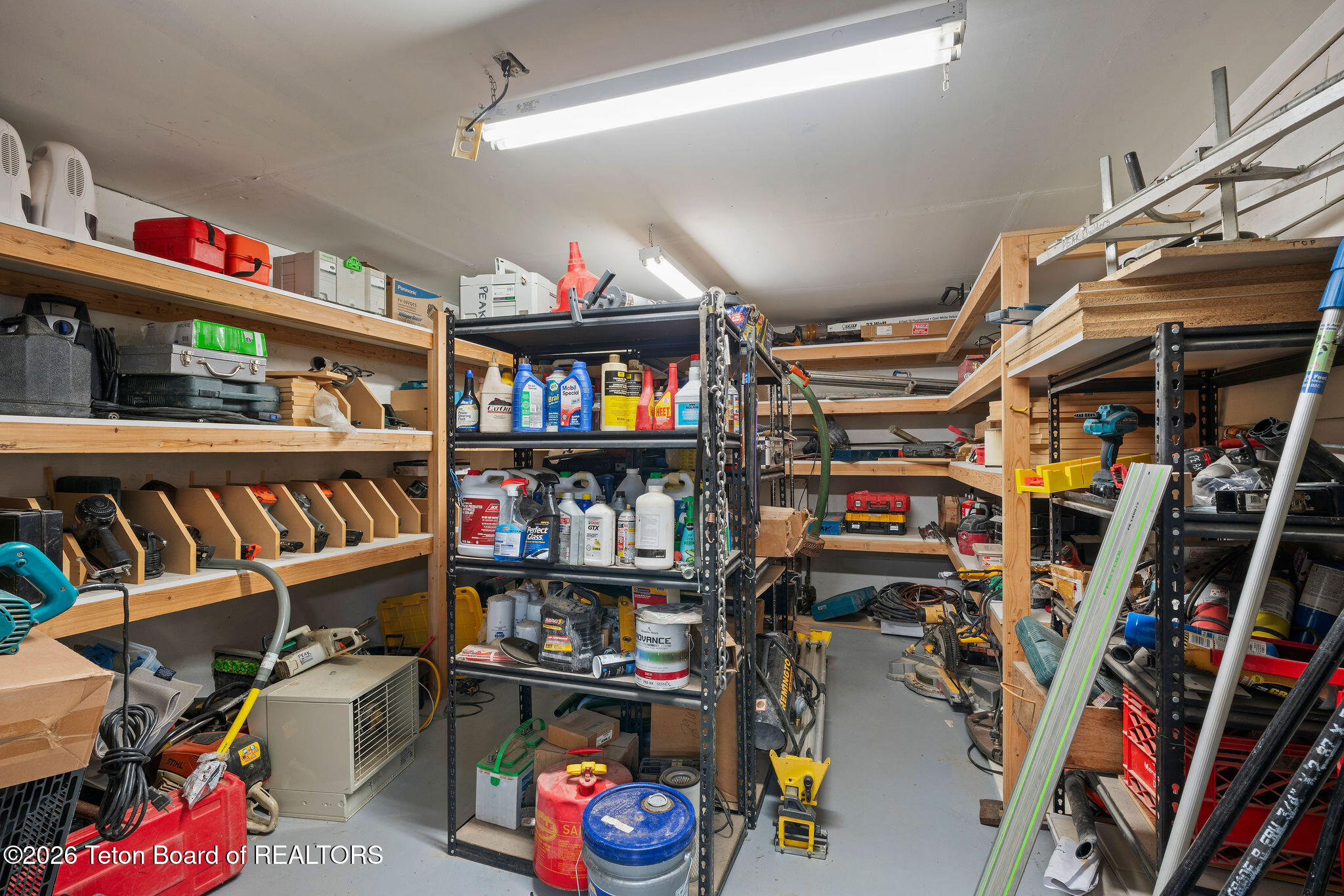 1200 GREGORY Lane UNIT B