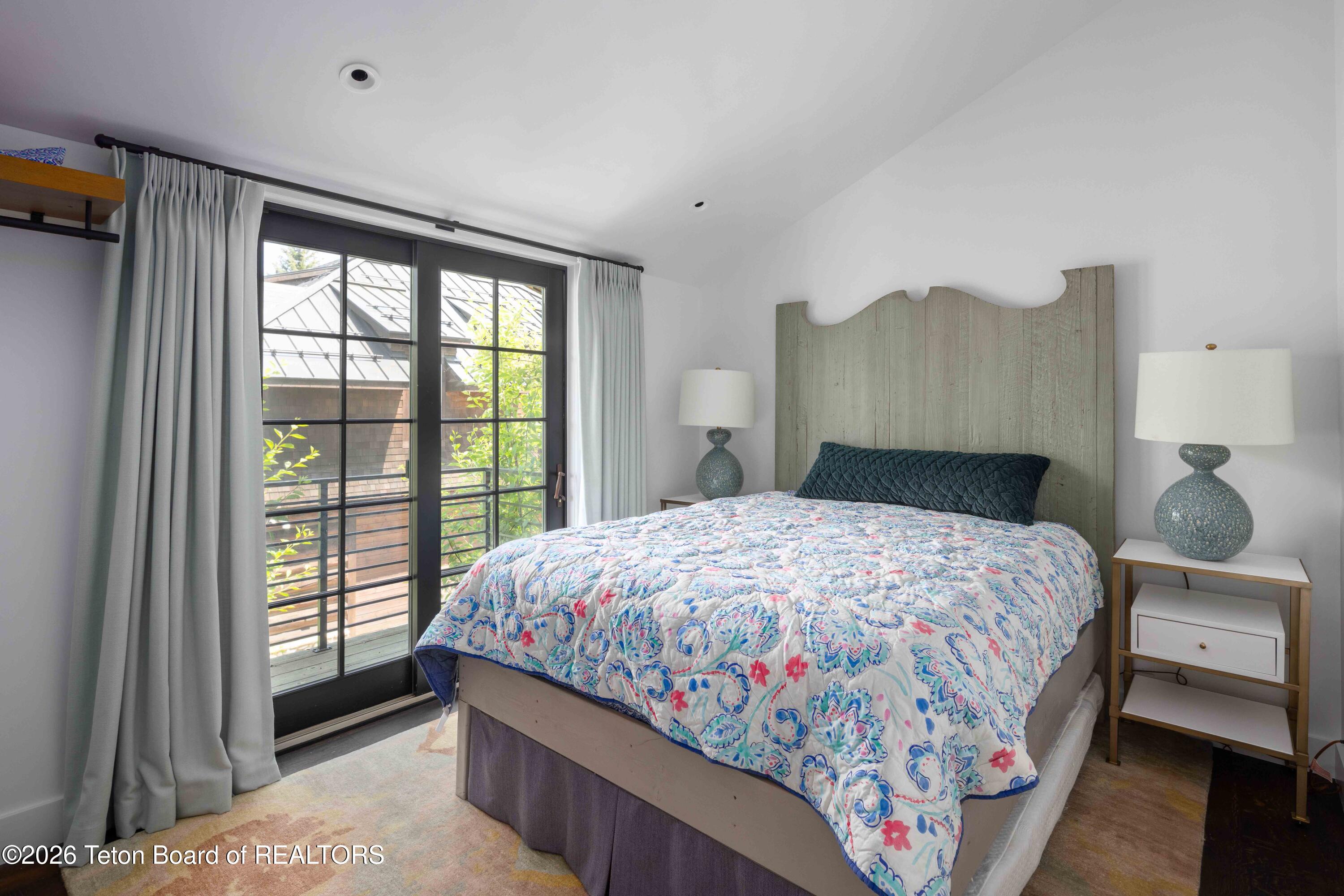 185 S SWAN Road