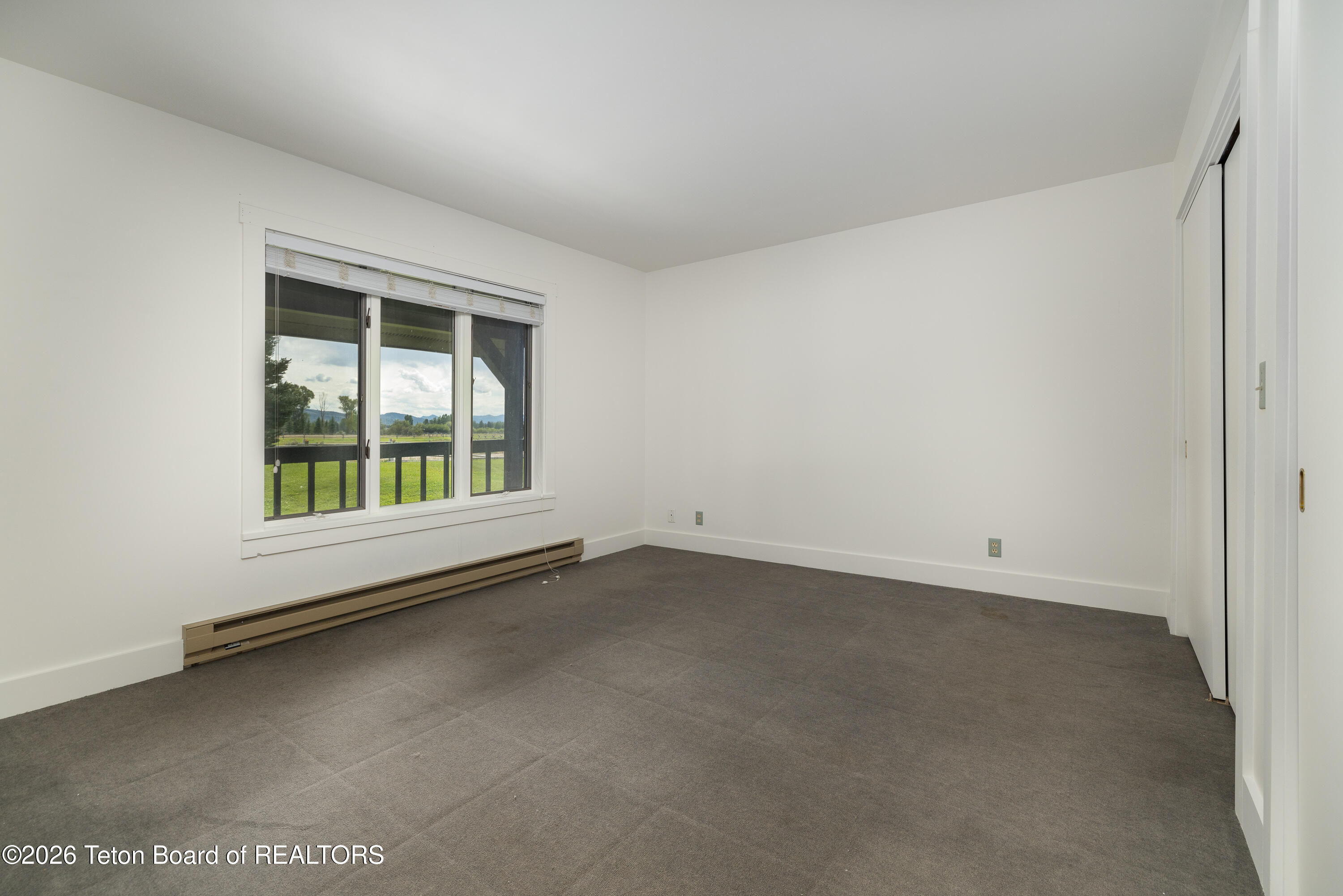 275 E MOULTON LOOP Road