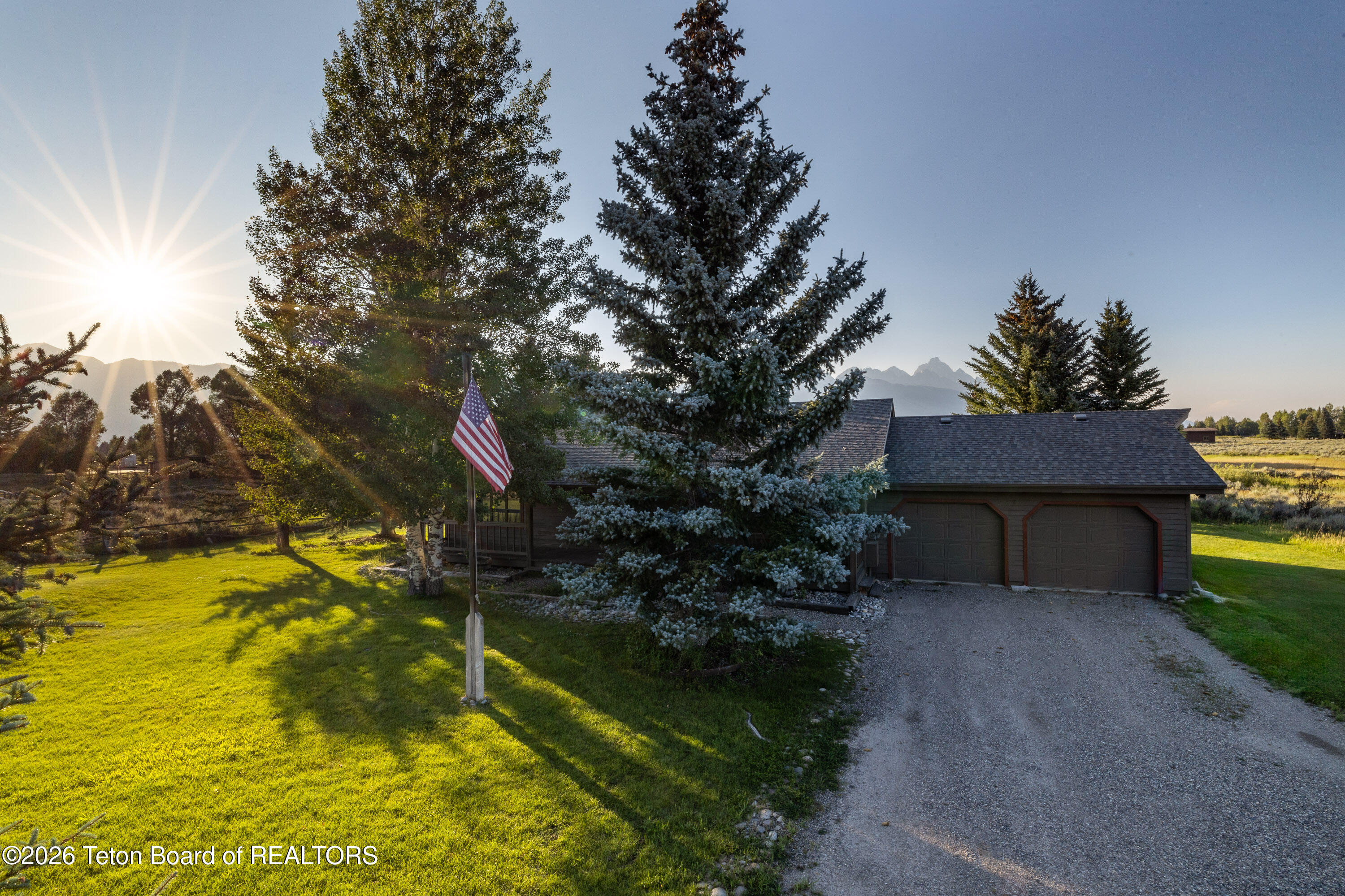 275 E MOULTON LOOP Road