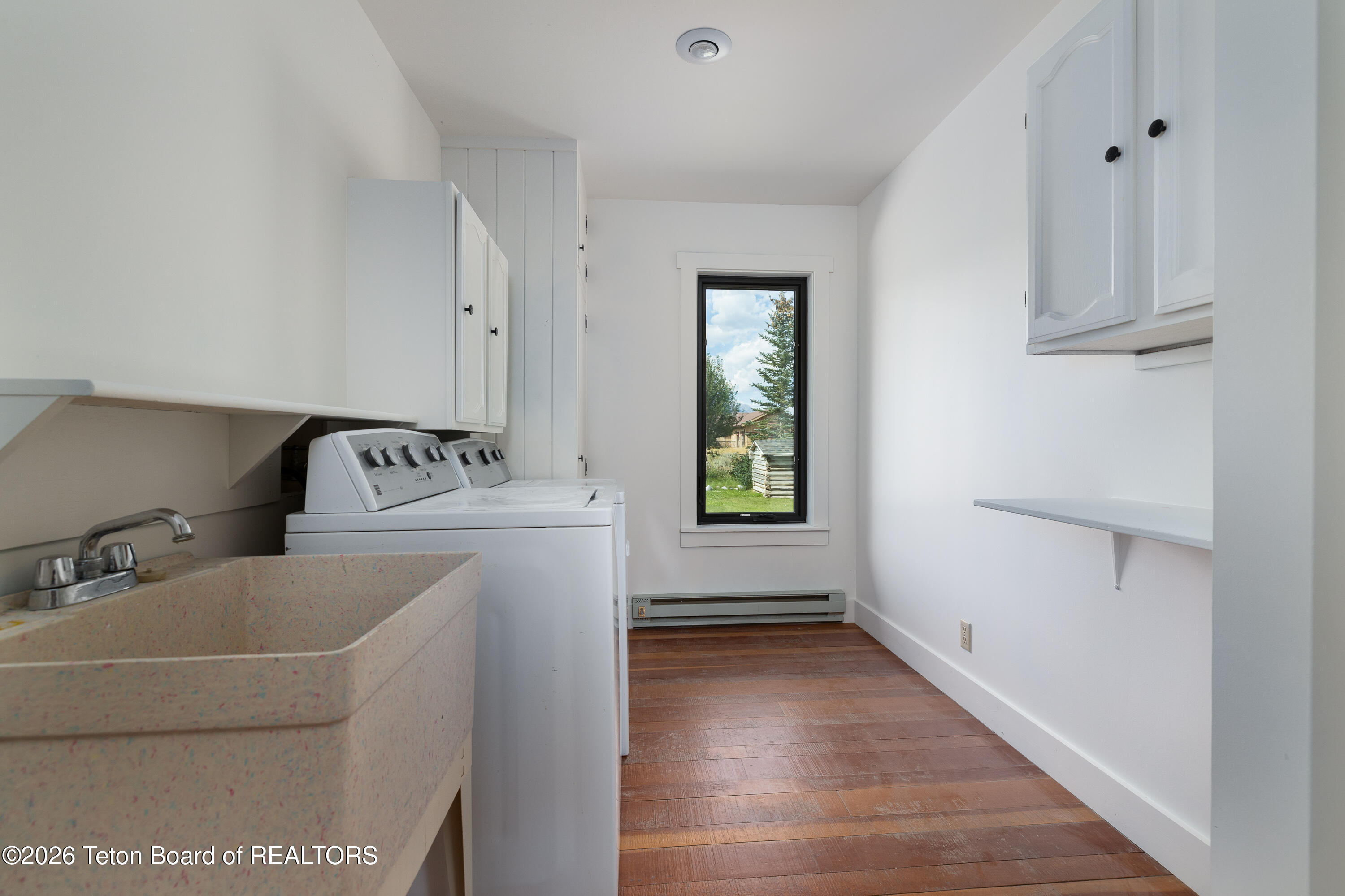 275 E MOULTON LOOP Road