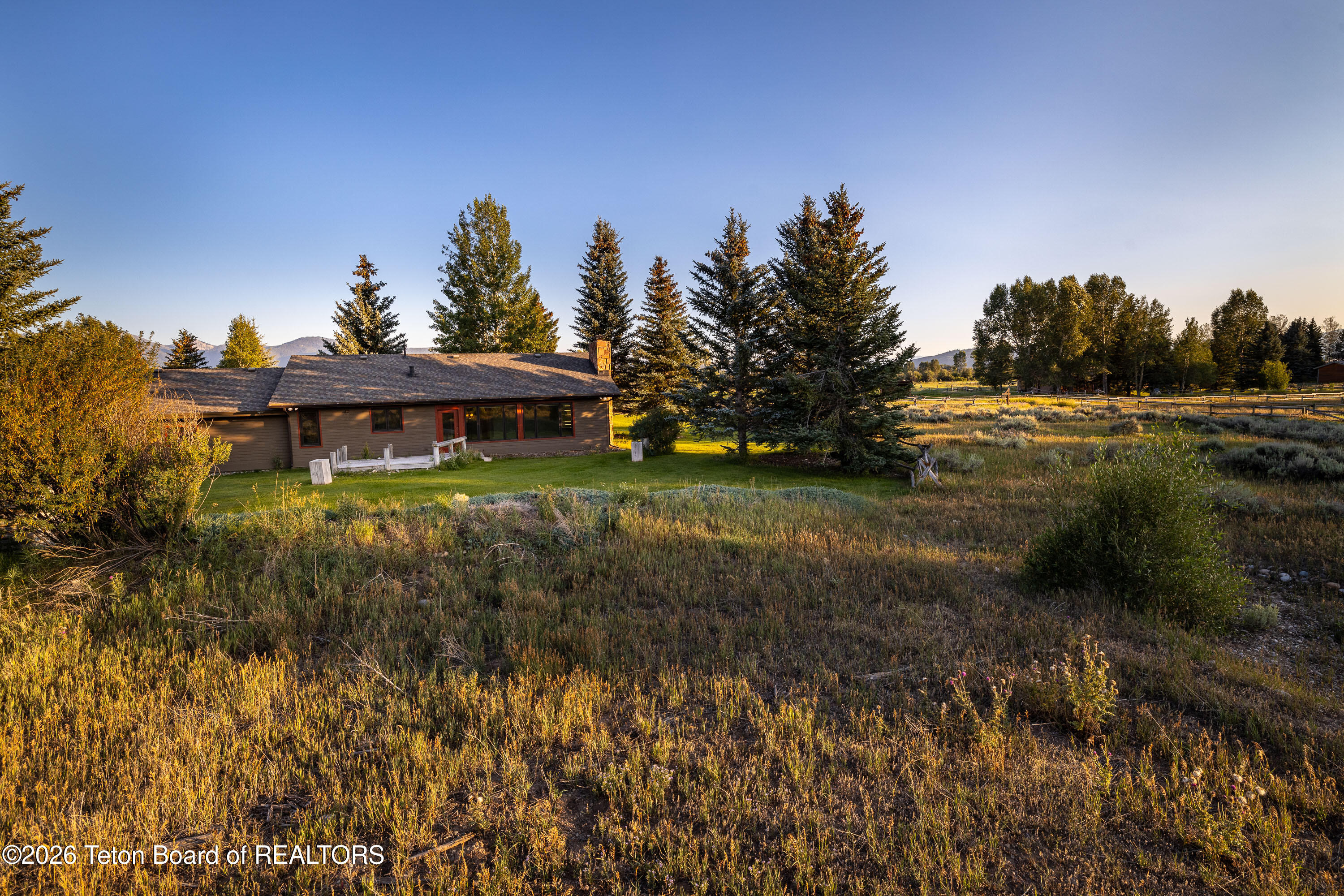 275 E MOULTON LOOP Road