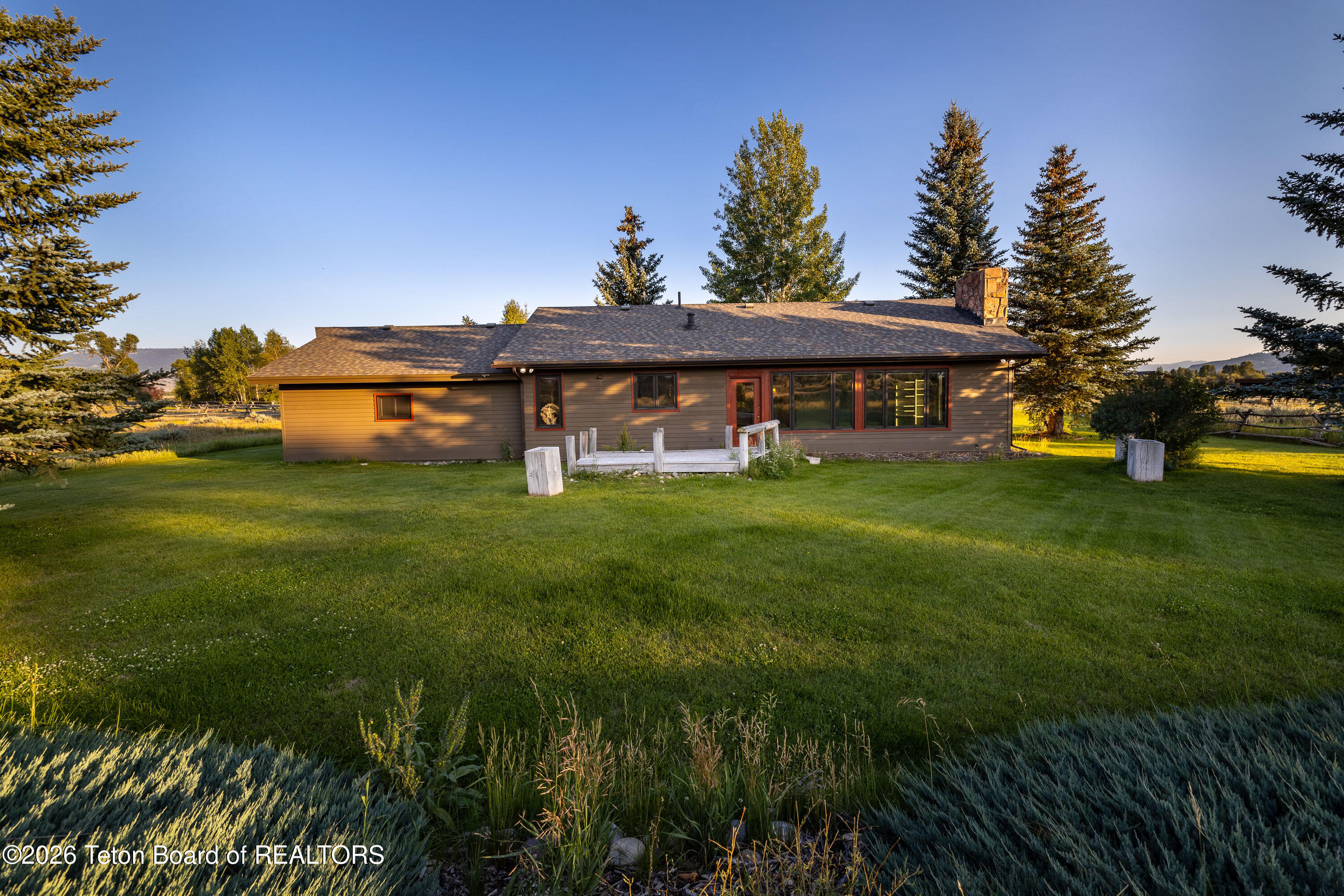 275 E MOULTON LOOP Road