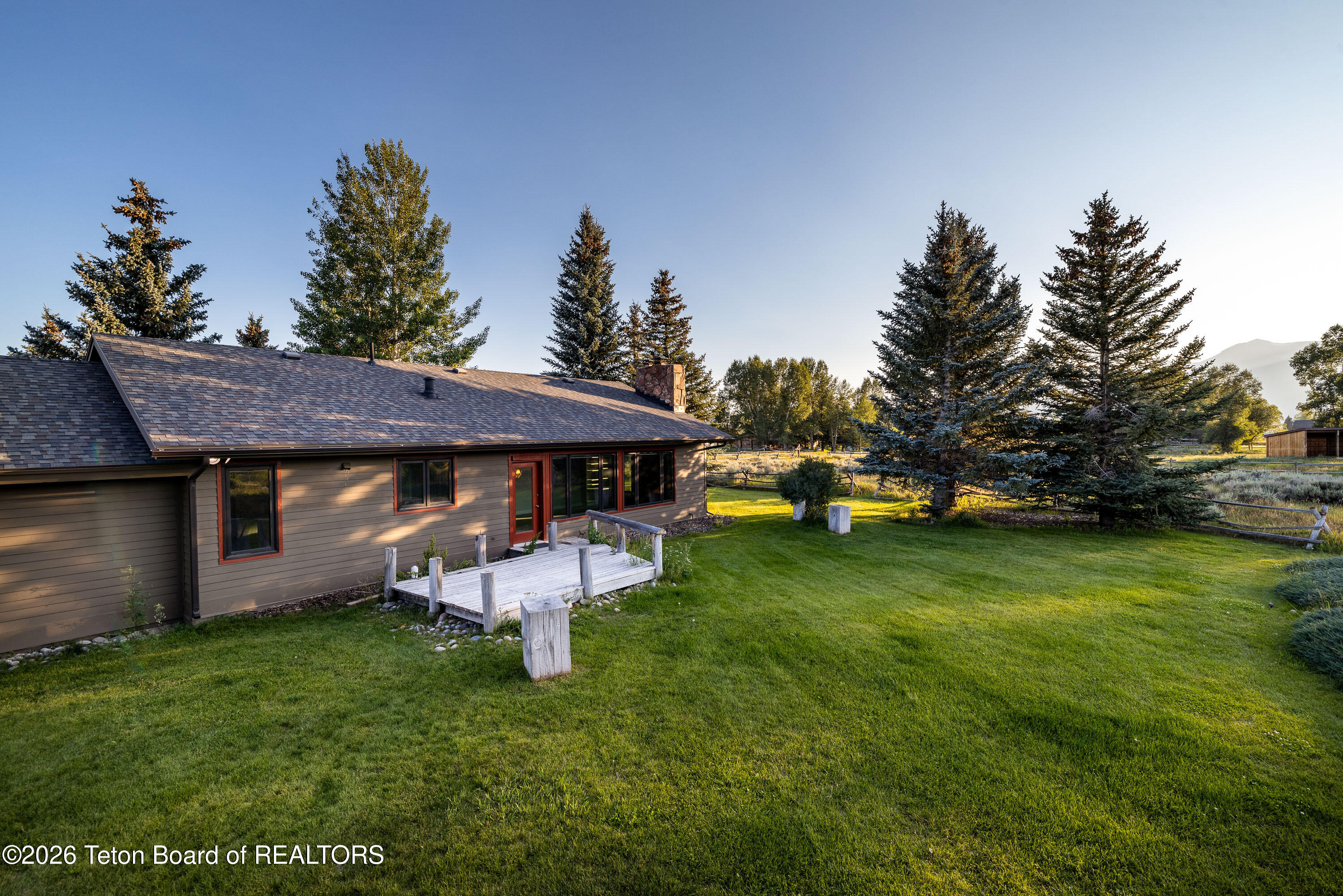 275 E MOULTON LOOP Road