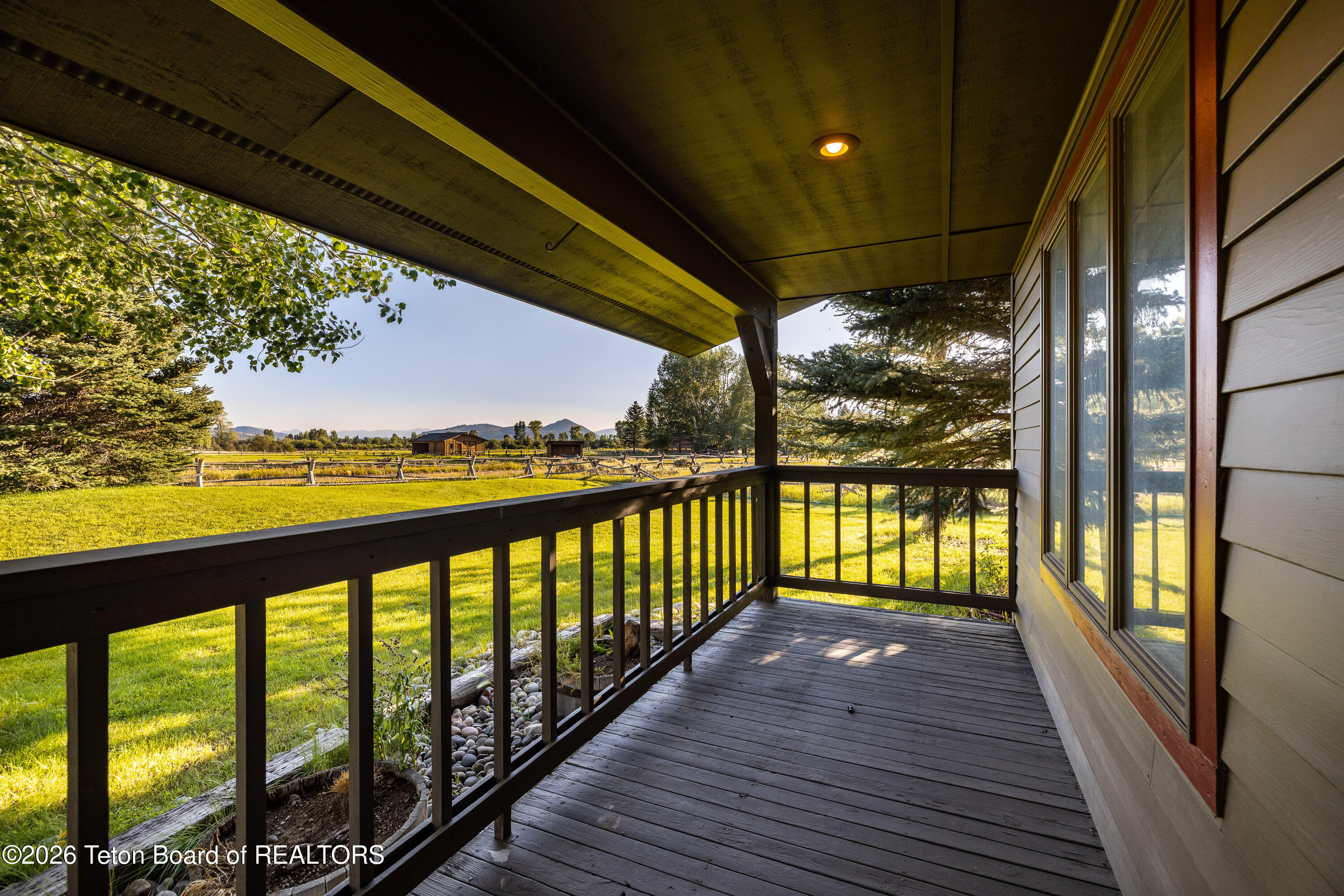 275 E MOULTON LOOP Road