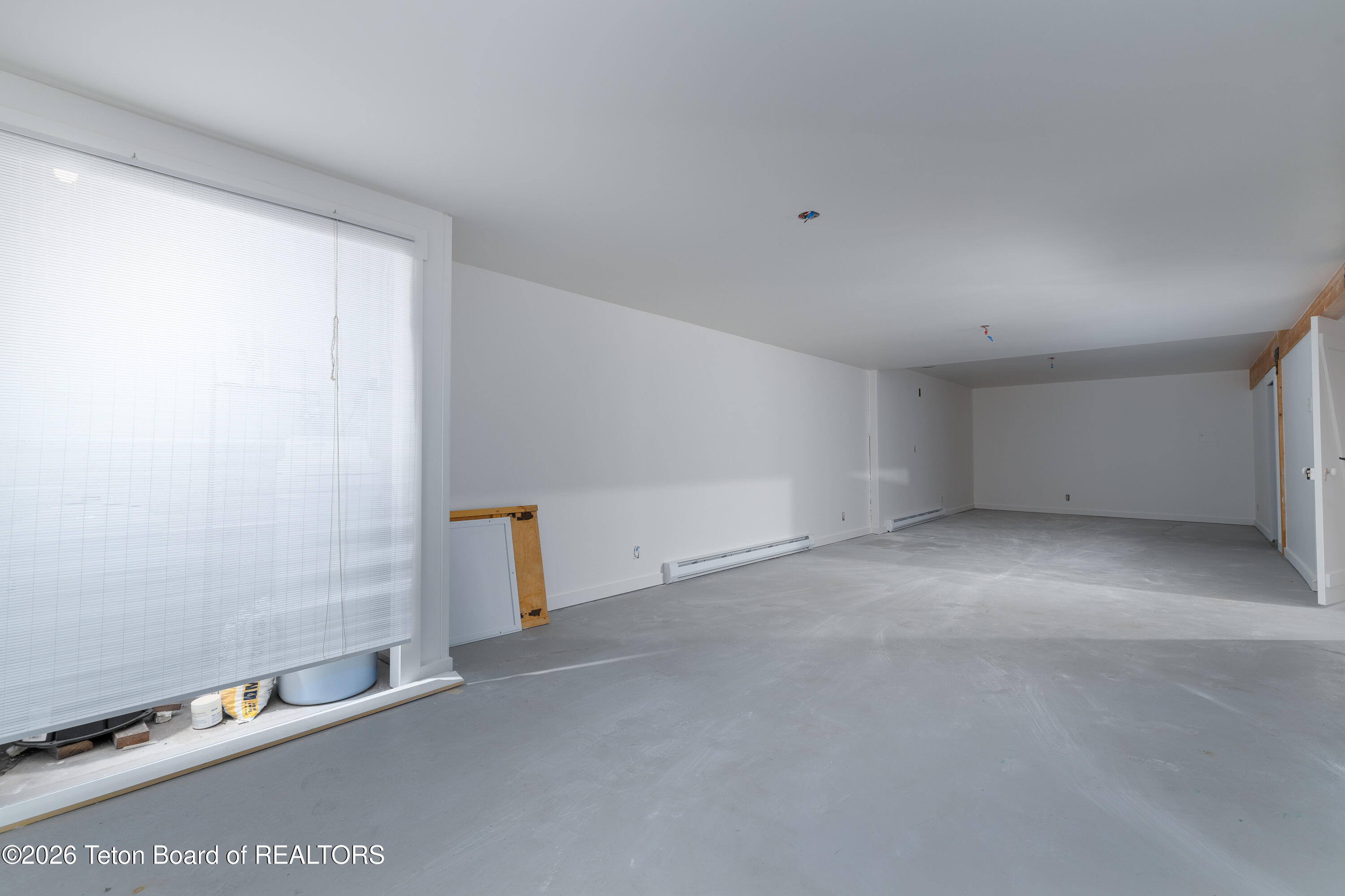 275 E MOULTON LOOP Road