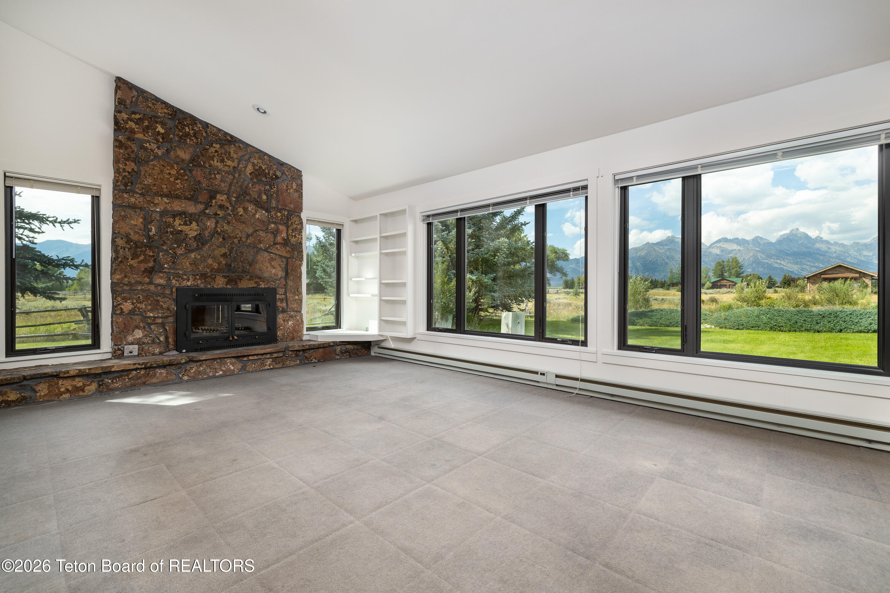 275 E MOULTON LOOP Road