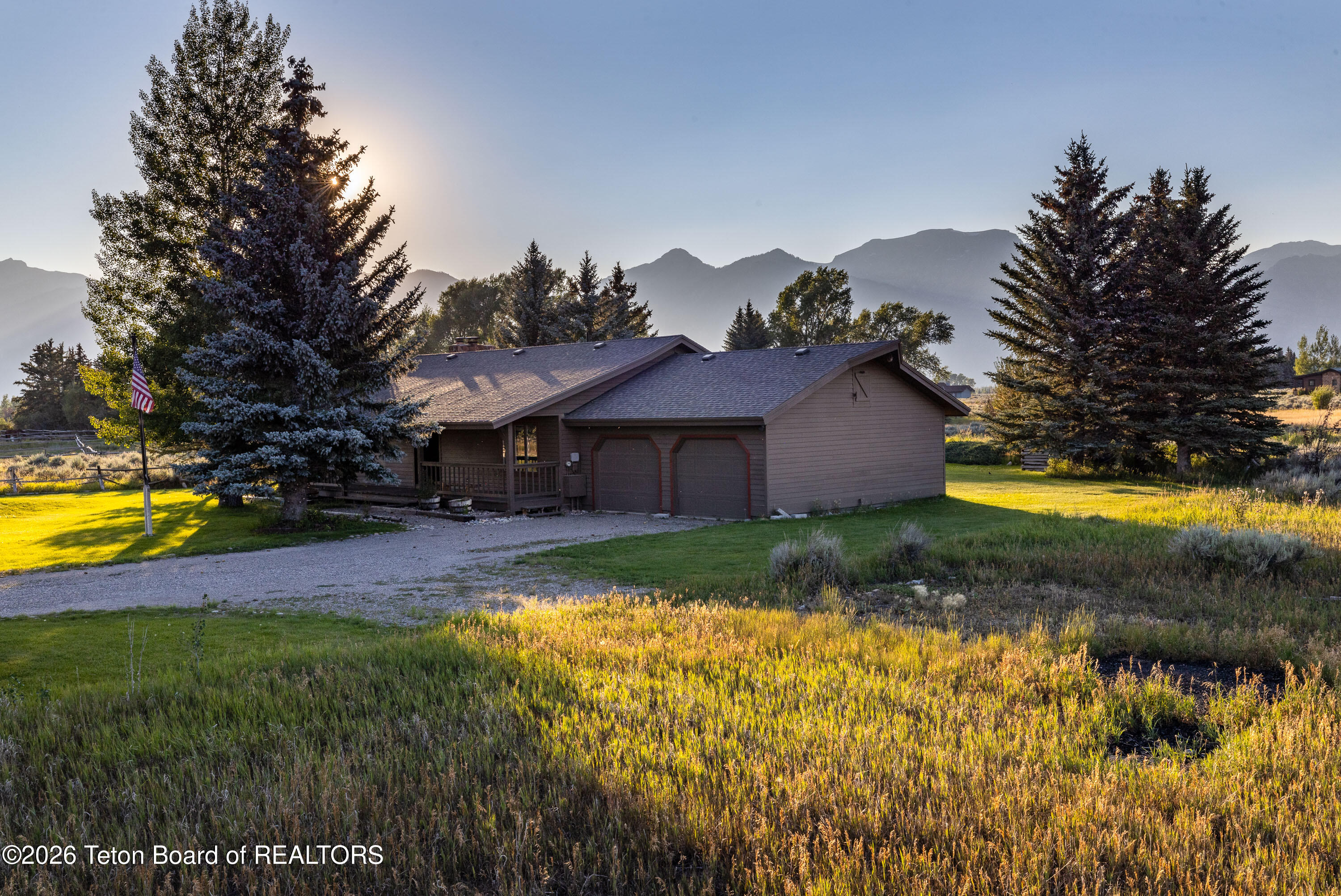 275 E MOULTON LOOP Road