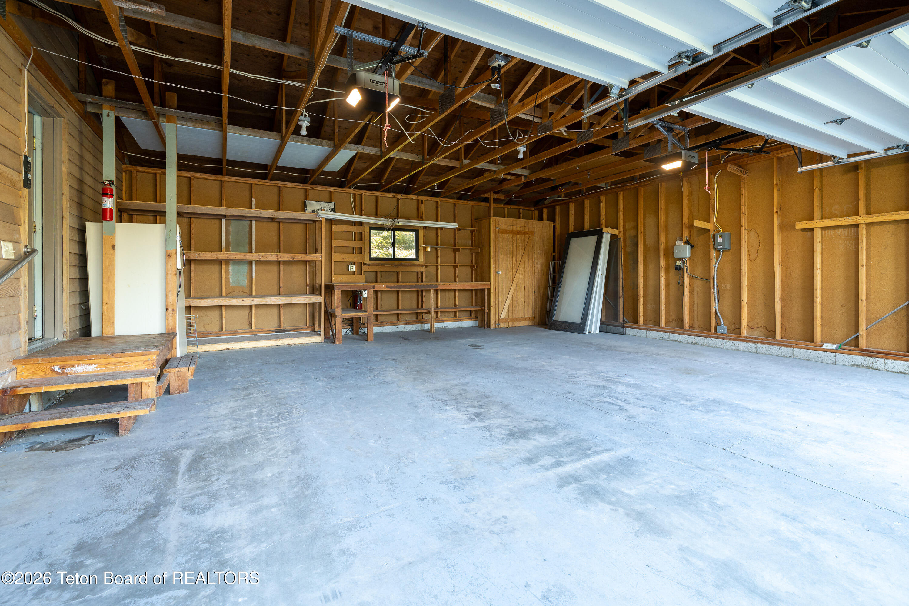 275 E MOULTON LOOP Road