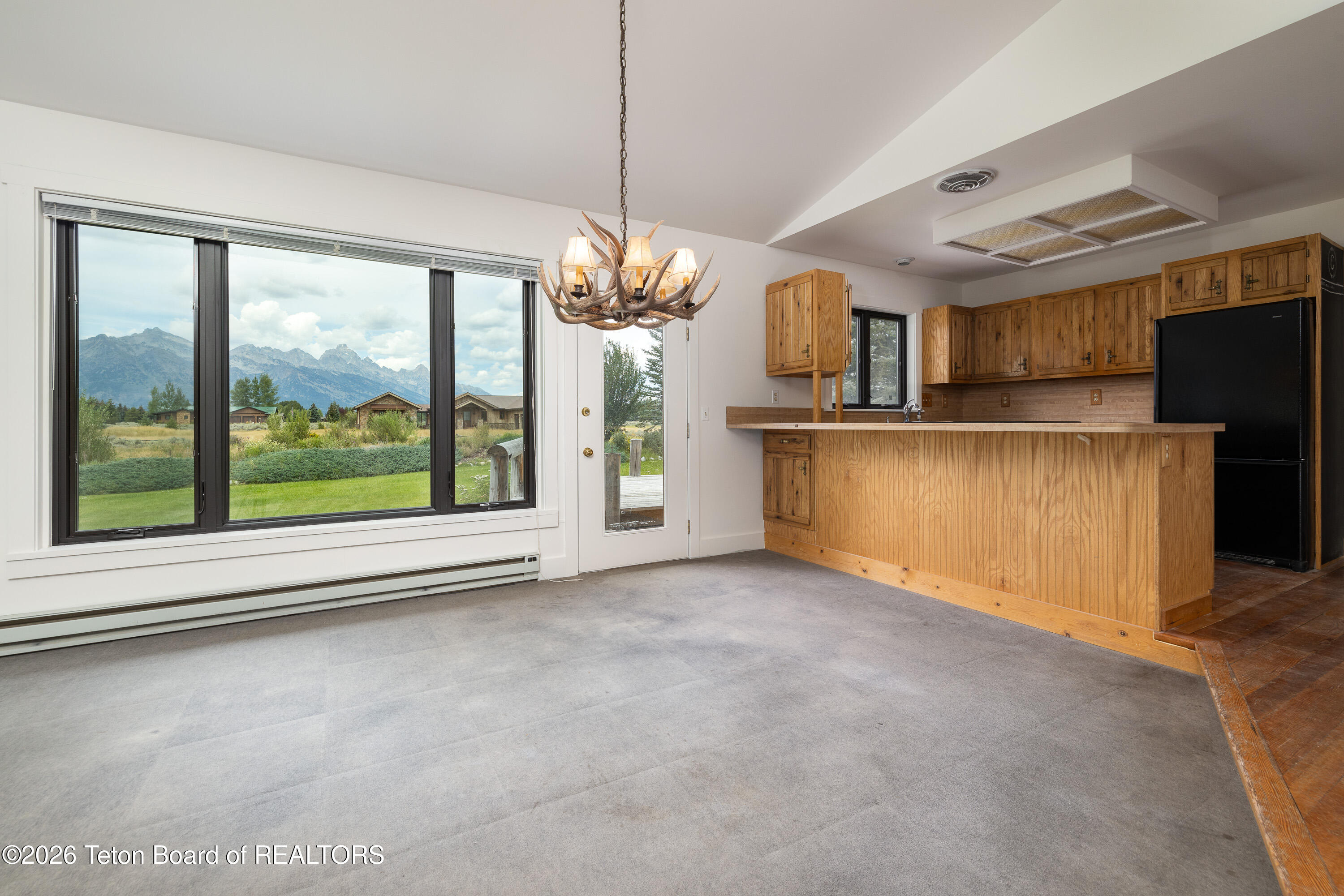 275 E MOULTON LOOP Road
