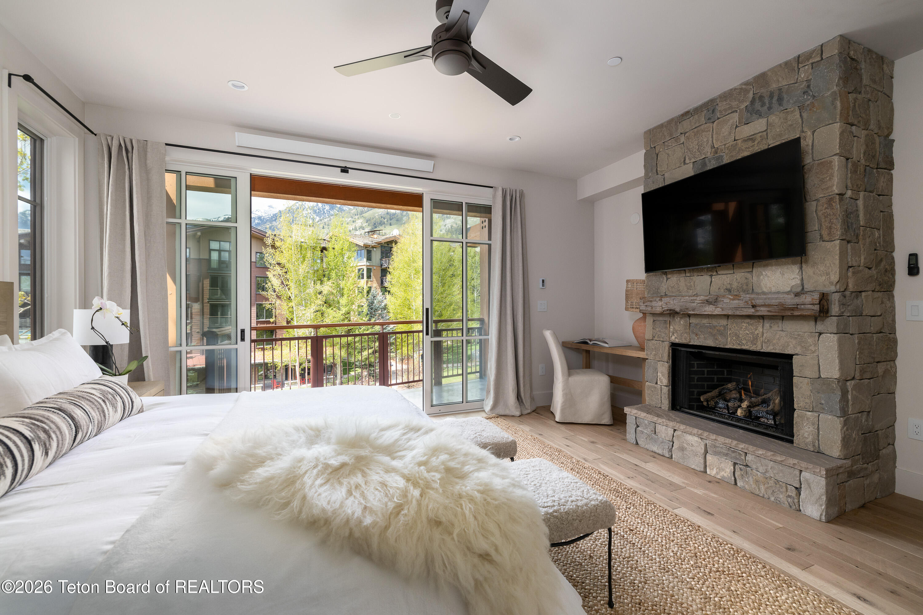 3285 W VILLAGE Drive 302