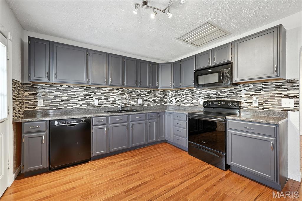 4871 Oldenburg Ave Avenue