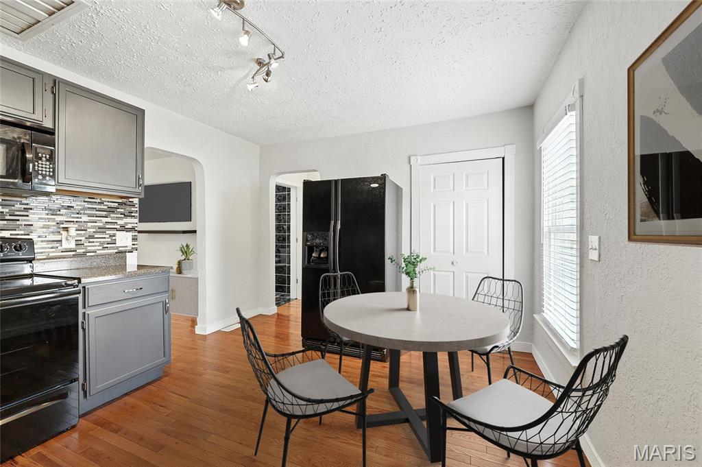 4871 Oldenburg Ave Avenue