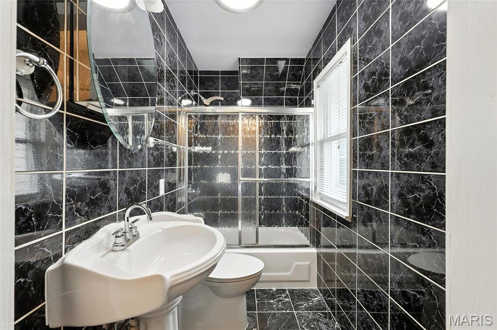 4871 Oldenburg Ave Avenue