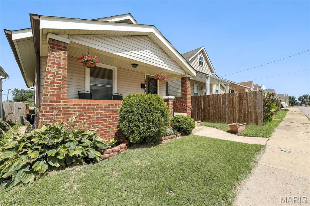 4871 Oldenburg Ave Avenue