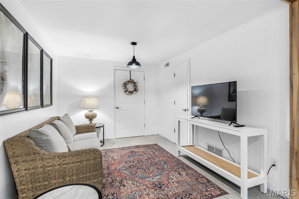 7403 Oakwood South Drive