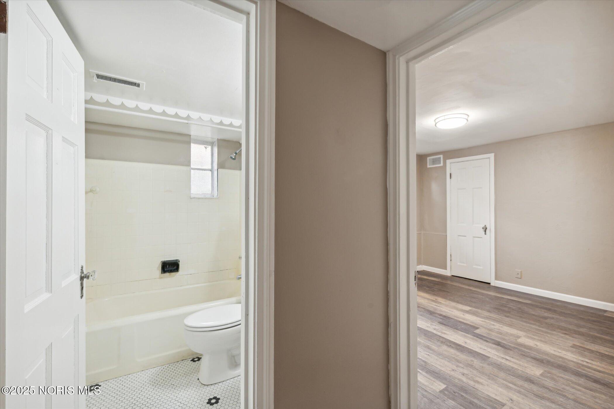 2140 Wyndhurst Road, Toledo