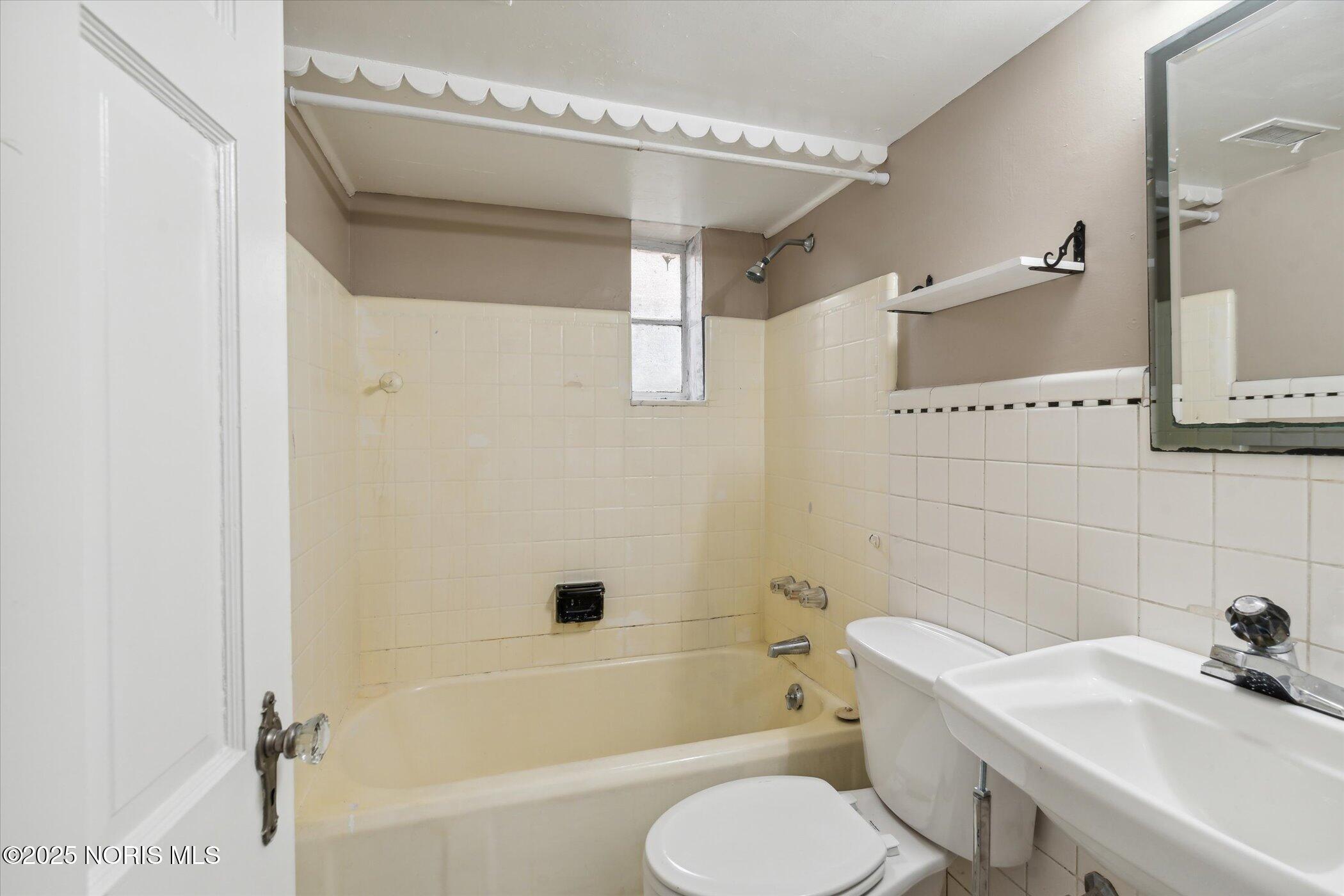 2140 Wyndhurst Road, Toledo