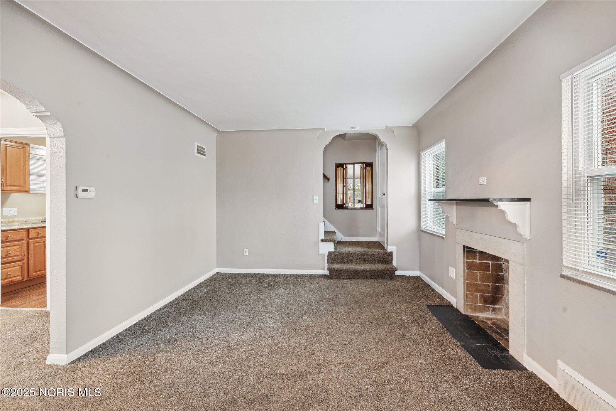 706 W Gramercy Avenue