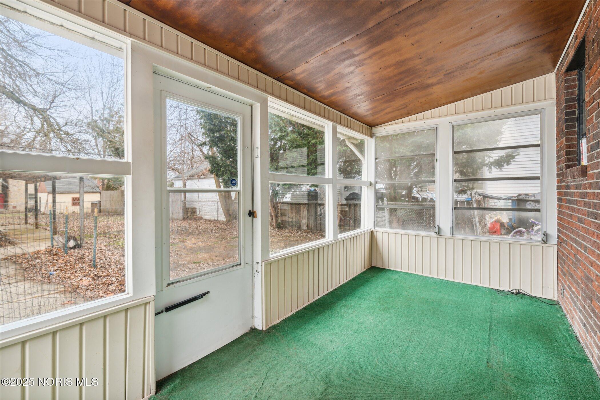 706 W Gramercy Avenue