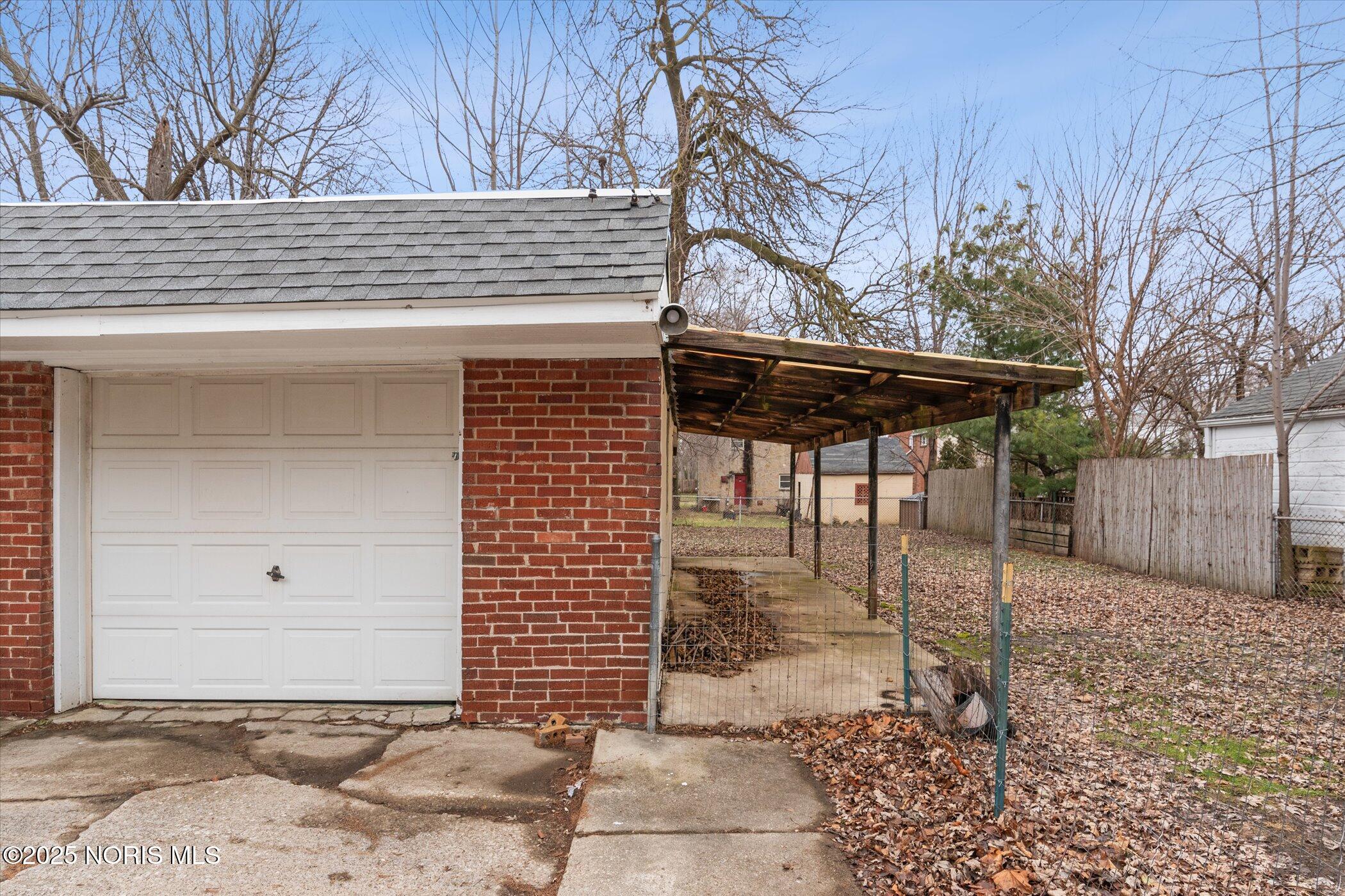 706 W Gramercy Avenue