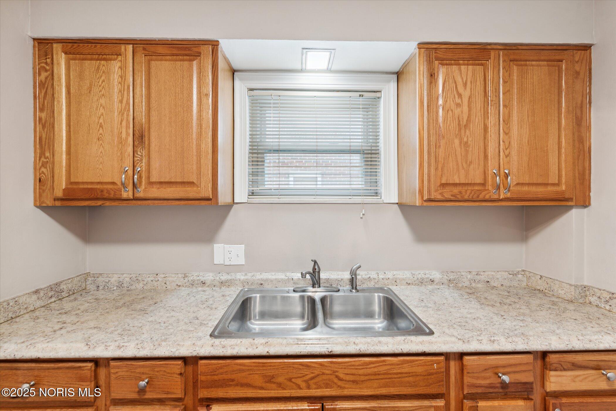 706 W Gramercy Avenue