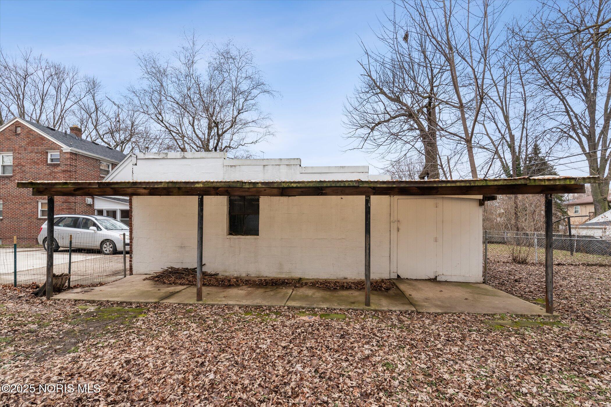 706 W Gramercy Avenue