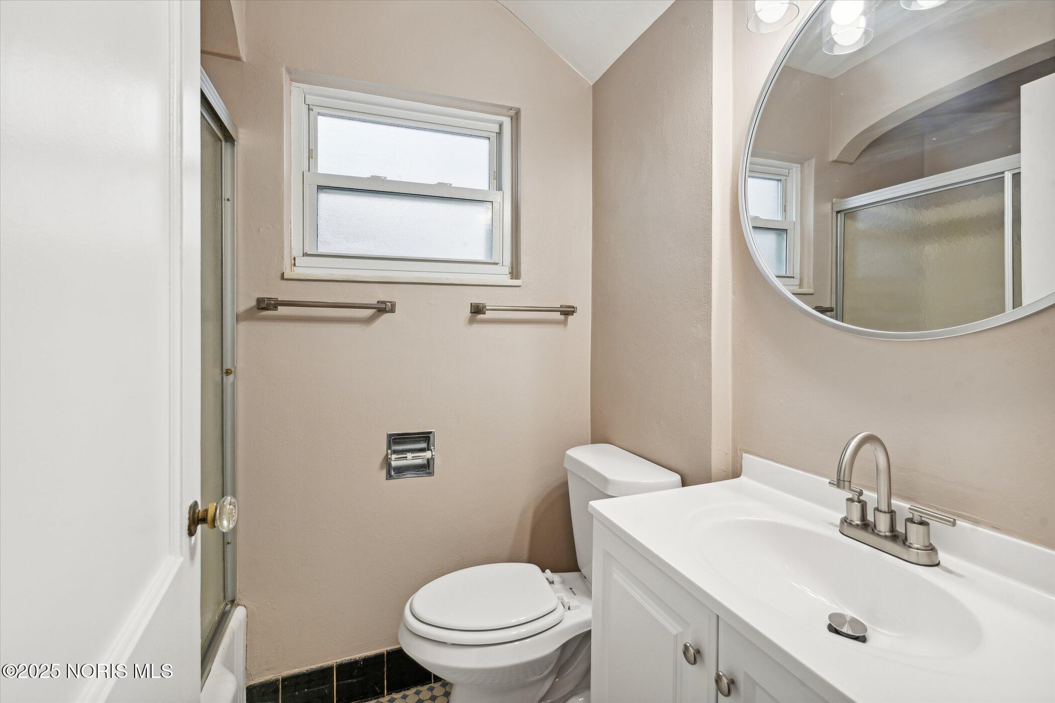 706 W Gramercy Avenue