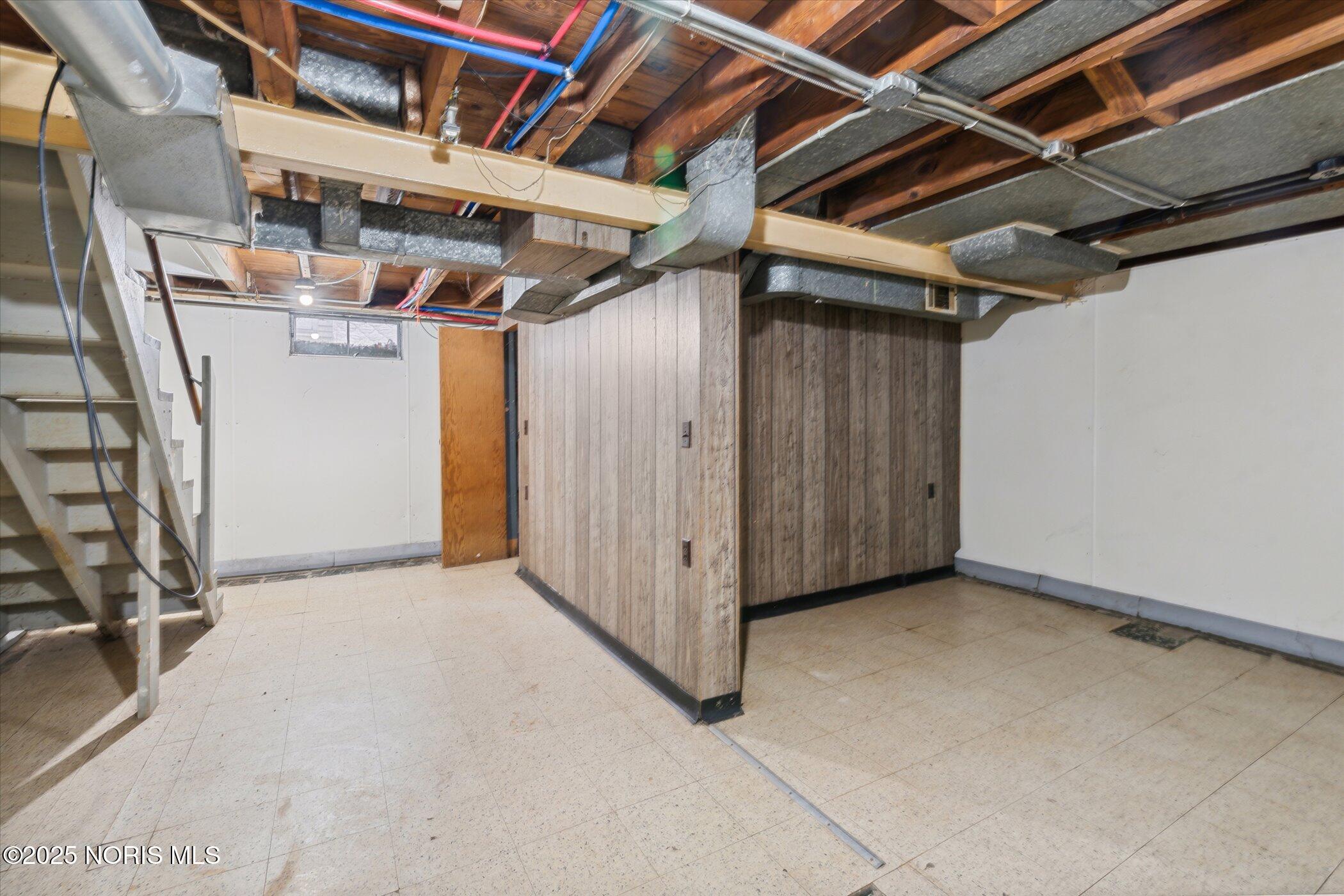 706 W Gramercy Avenue