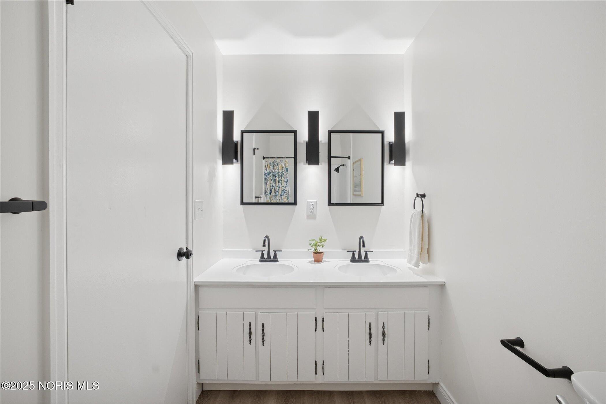 405 Normandie Boulevard