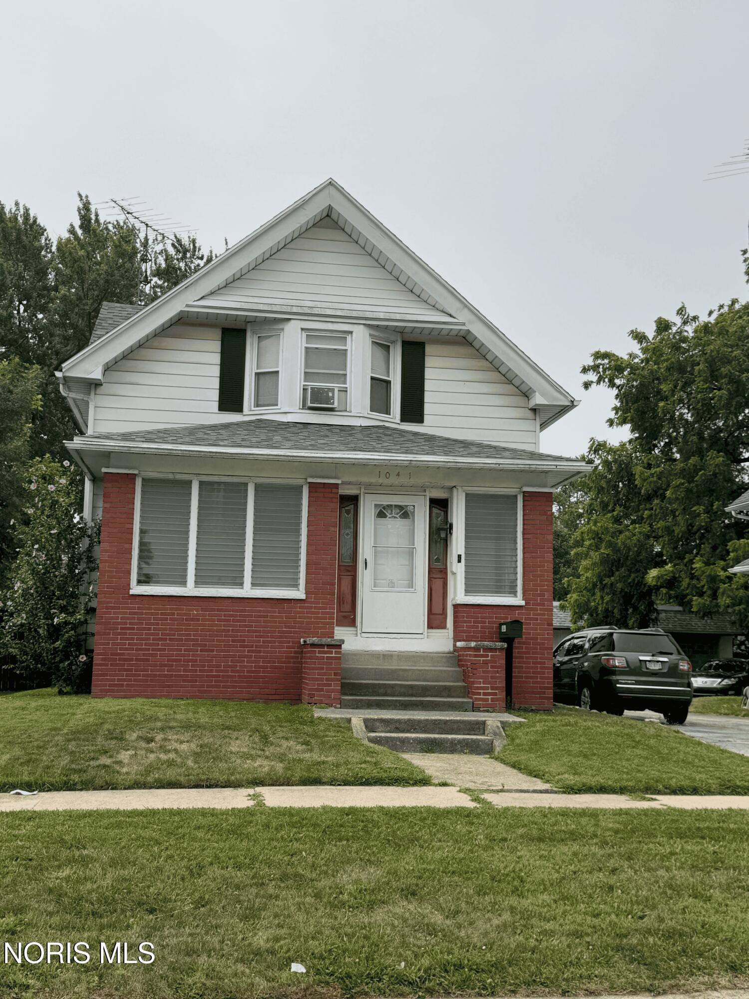 1041 Alcott Street