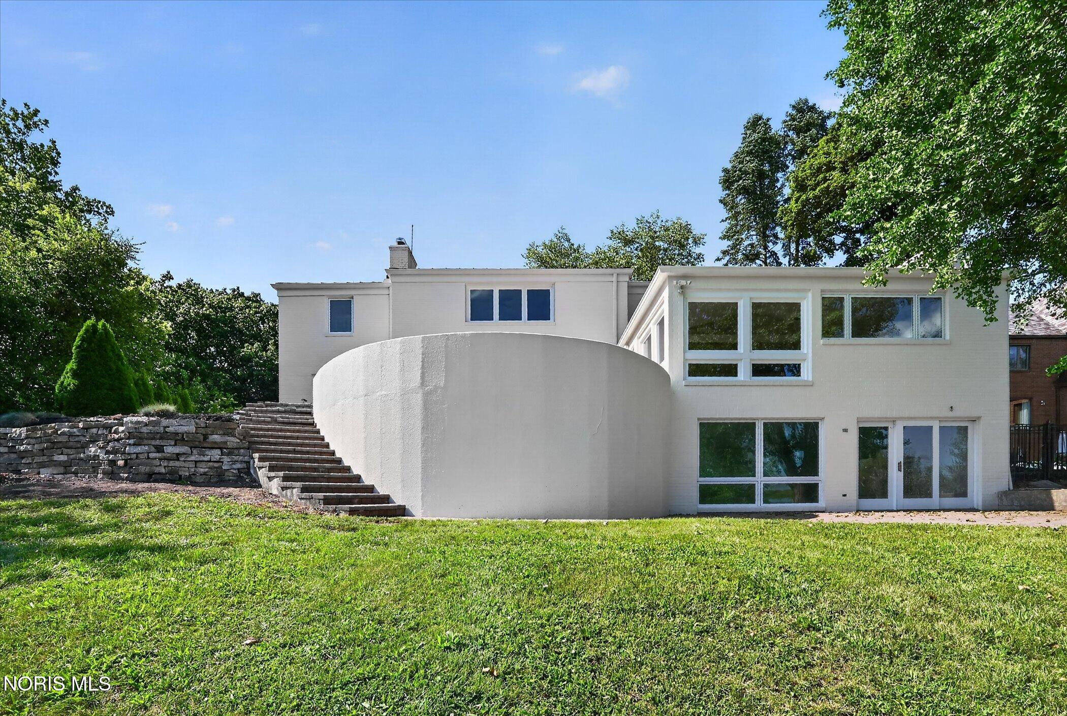 2708 Riverview Drive