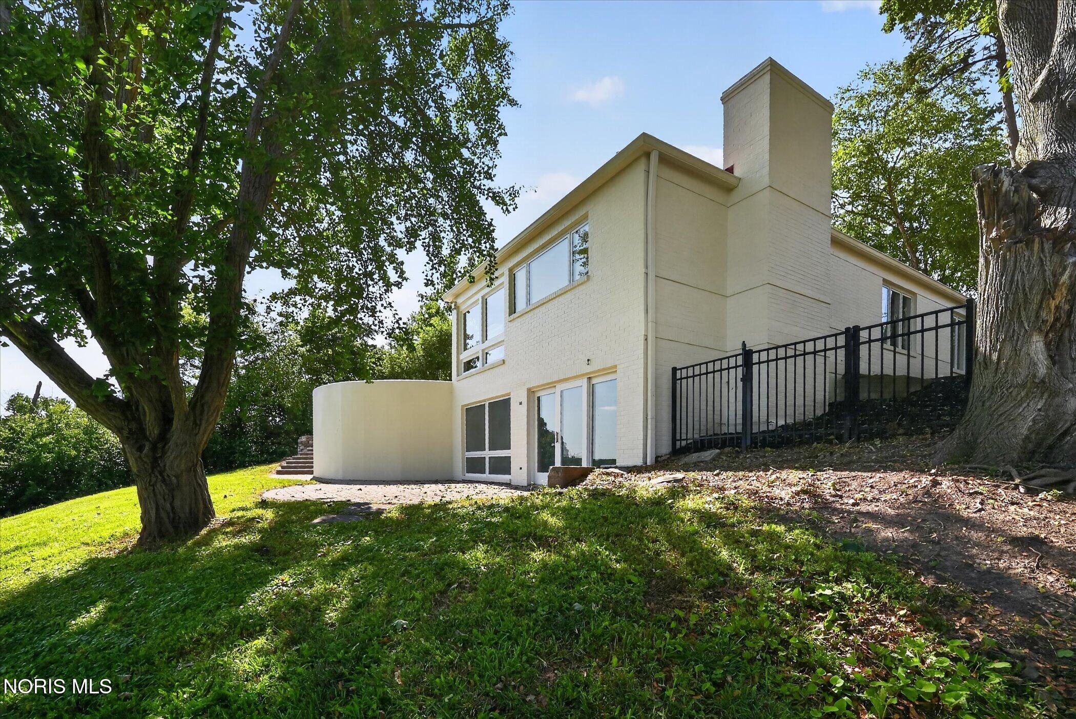 2708 Riverview Drive