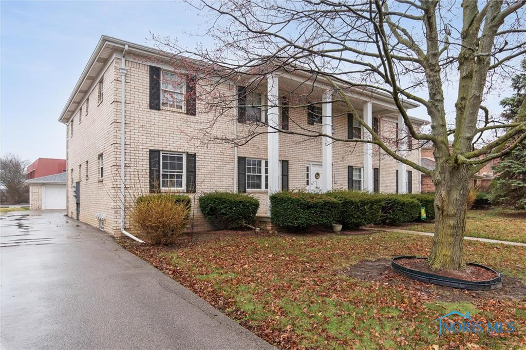 5464 Cresthaven Lane