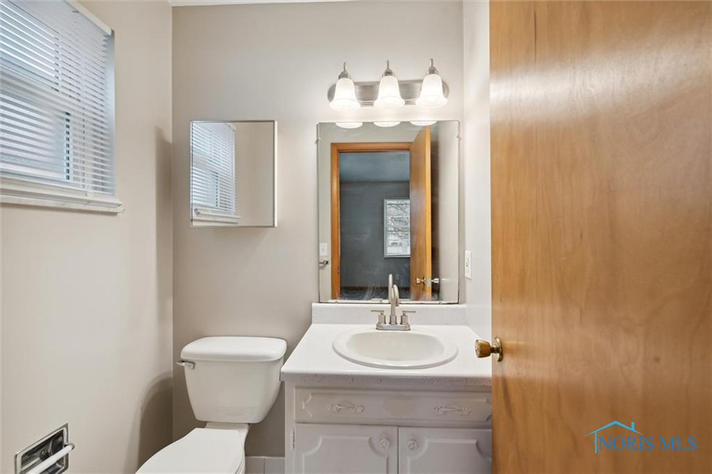 5464 Cresthaven Lane