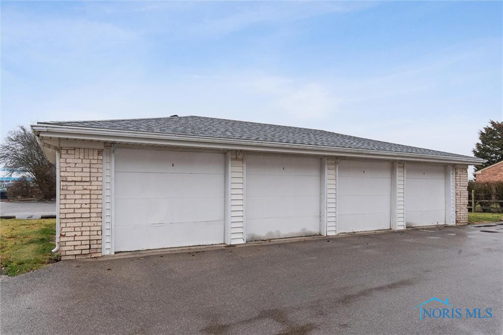 5464 Cresthaven Lane