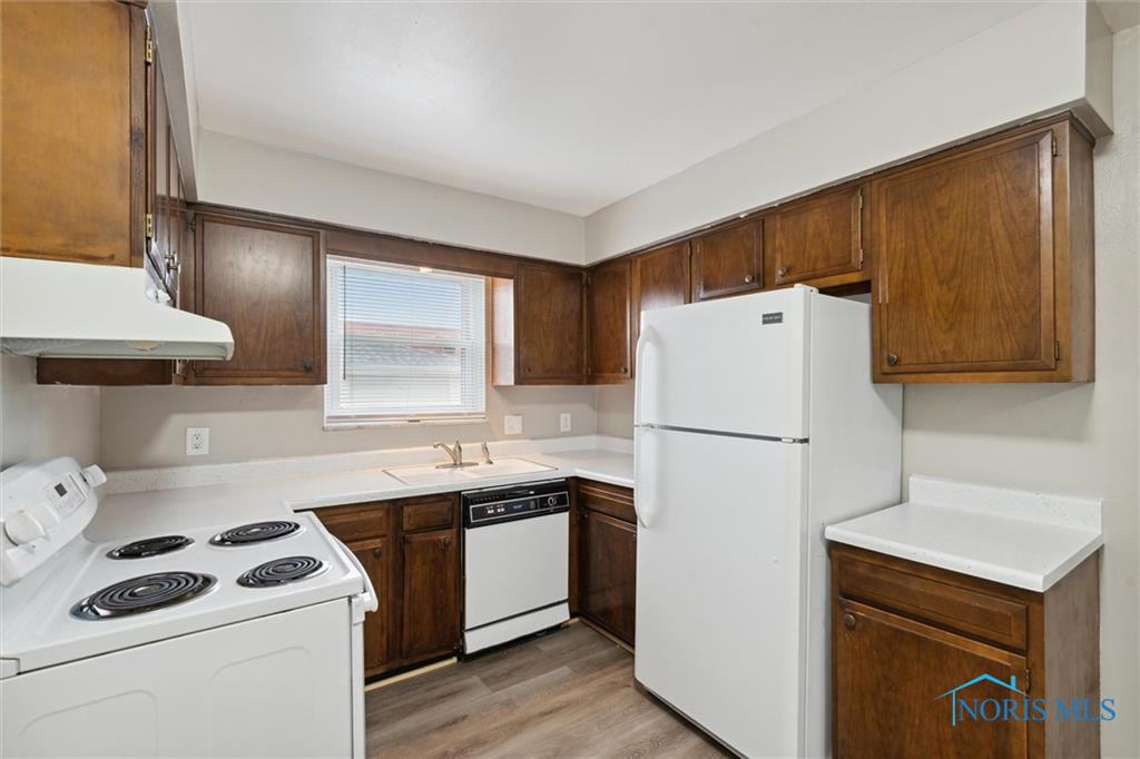 5464 Cresthaven Lane