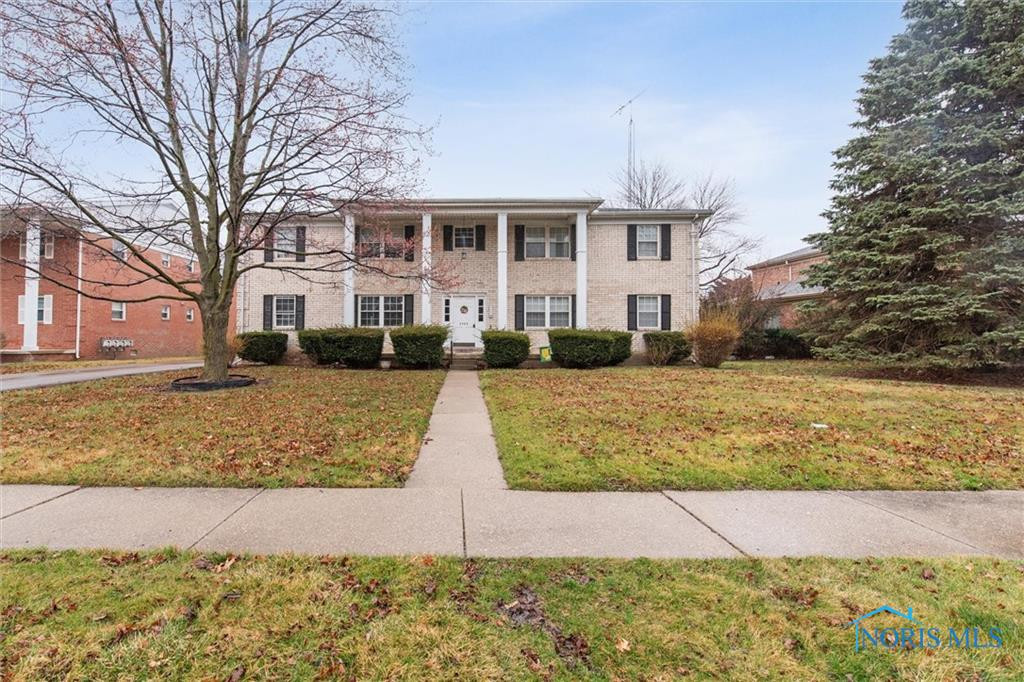 5464 Cresthaven Lane