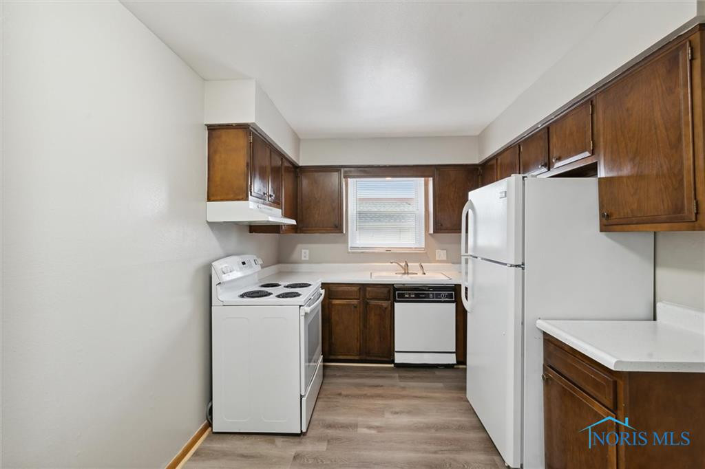 5464 Cresthaven Lane