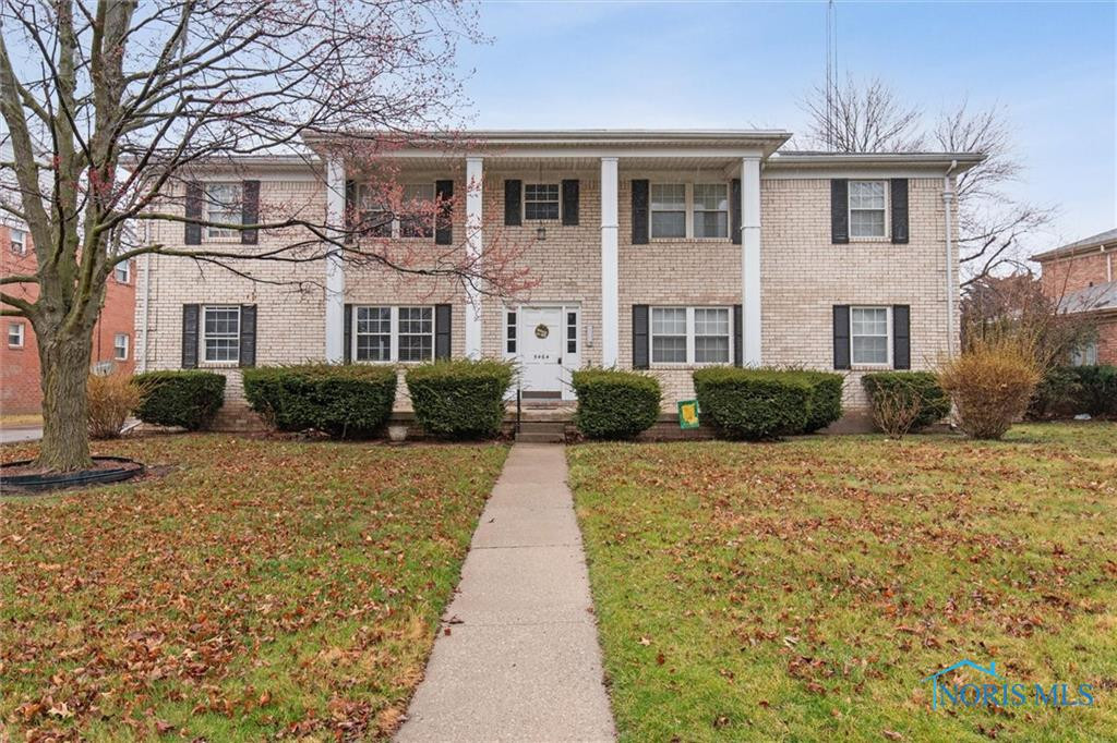 5464 Cresthaven Lane