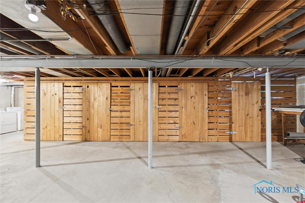 5464 Cresthaven Lane